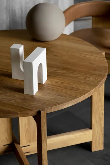 Collector Esstisch Ø120x74 cm - Warm lackierte Eiche - Kristina Dam Studio