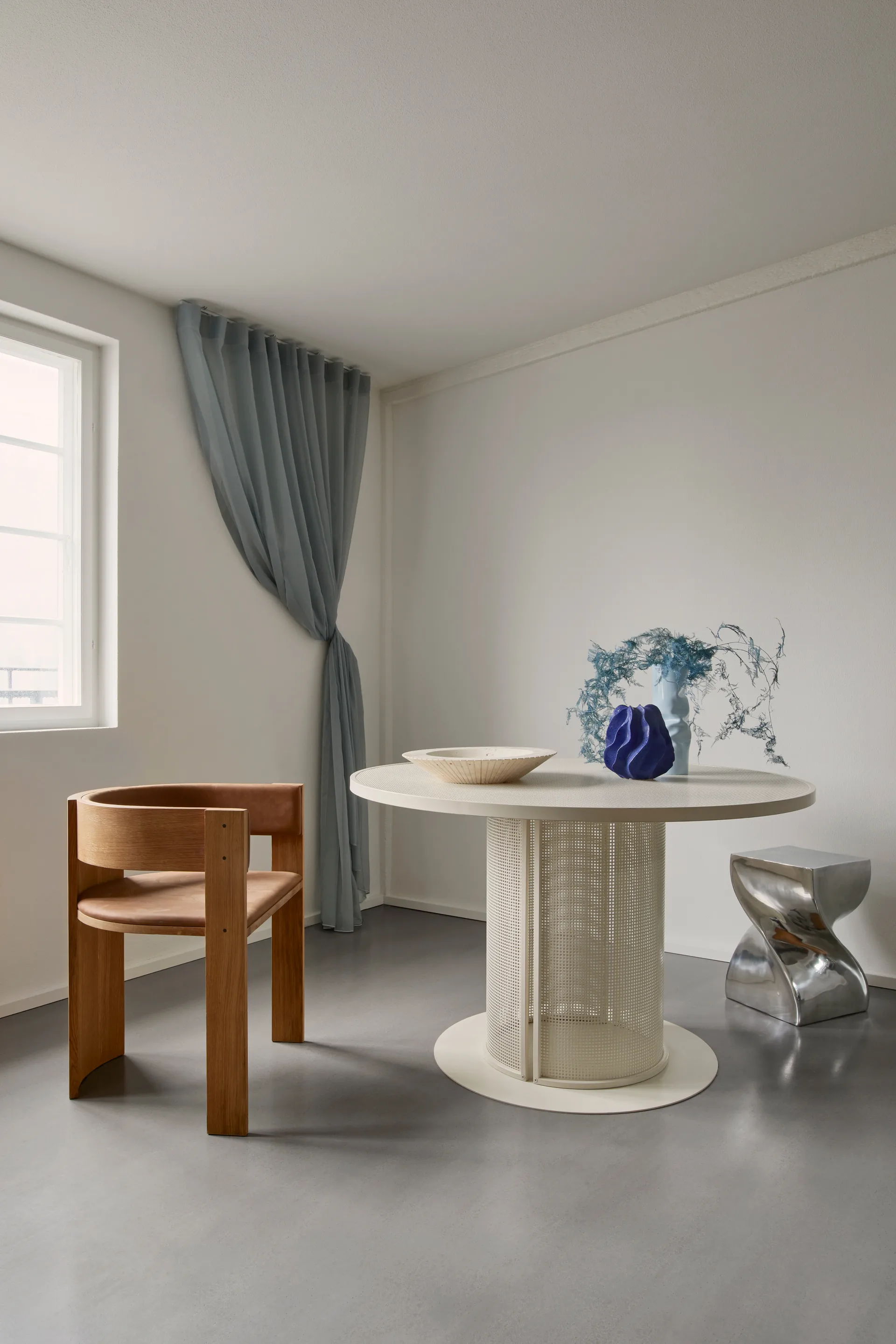 Collector Stuhl, Warm lackierte Eiche-Cognac Leder Kristina Dam Studio