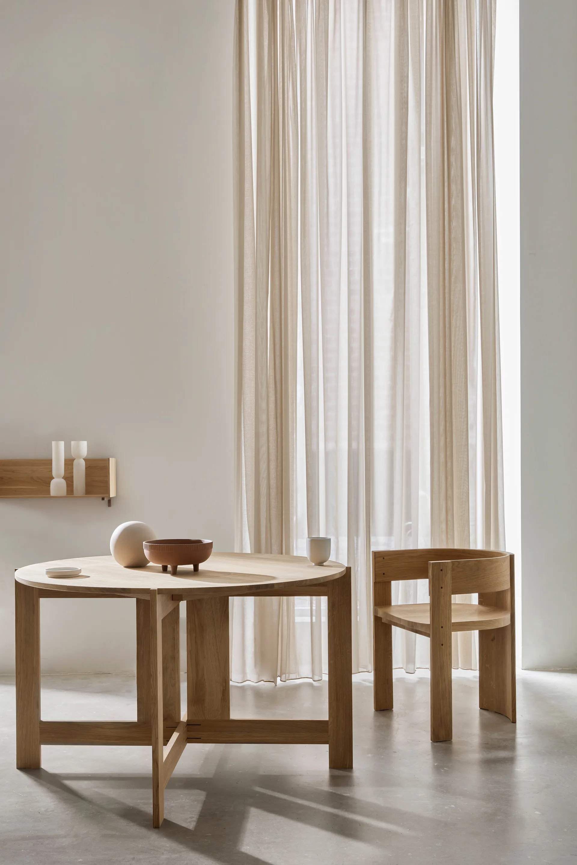 Collector Stuhl, Warm lackierte Eiche-Walnuss Kristina Dam Studio