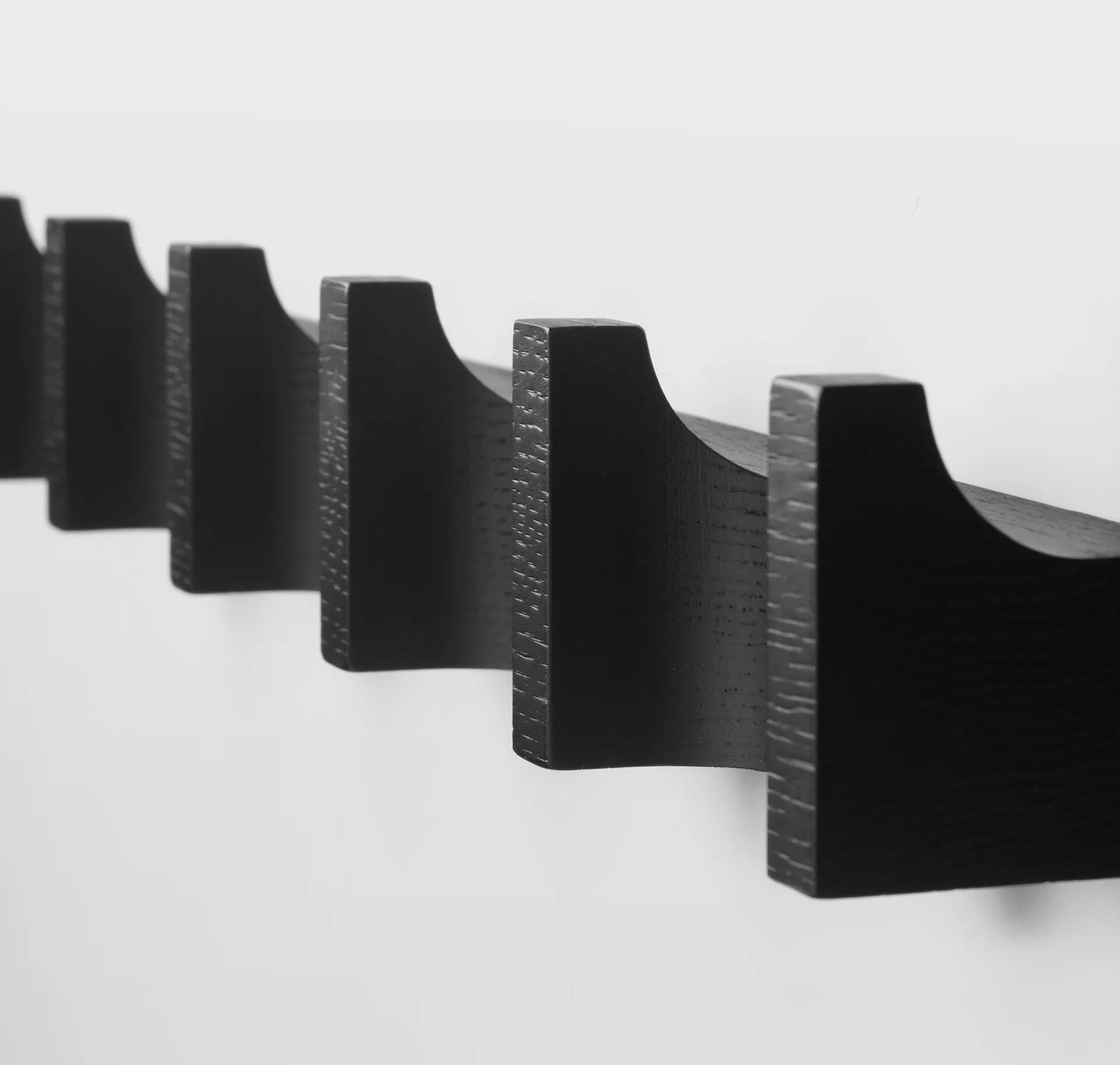 Column Garderobenständer 49 cm, Schwarz lackierte Eiche Kristina Dam Studio