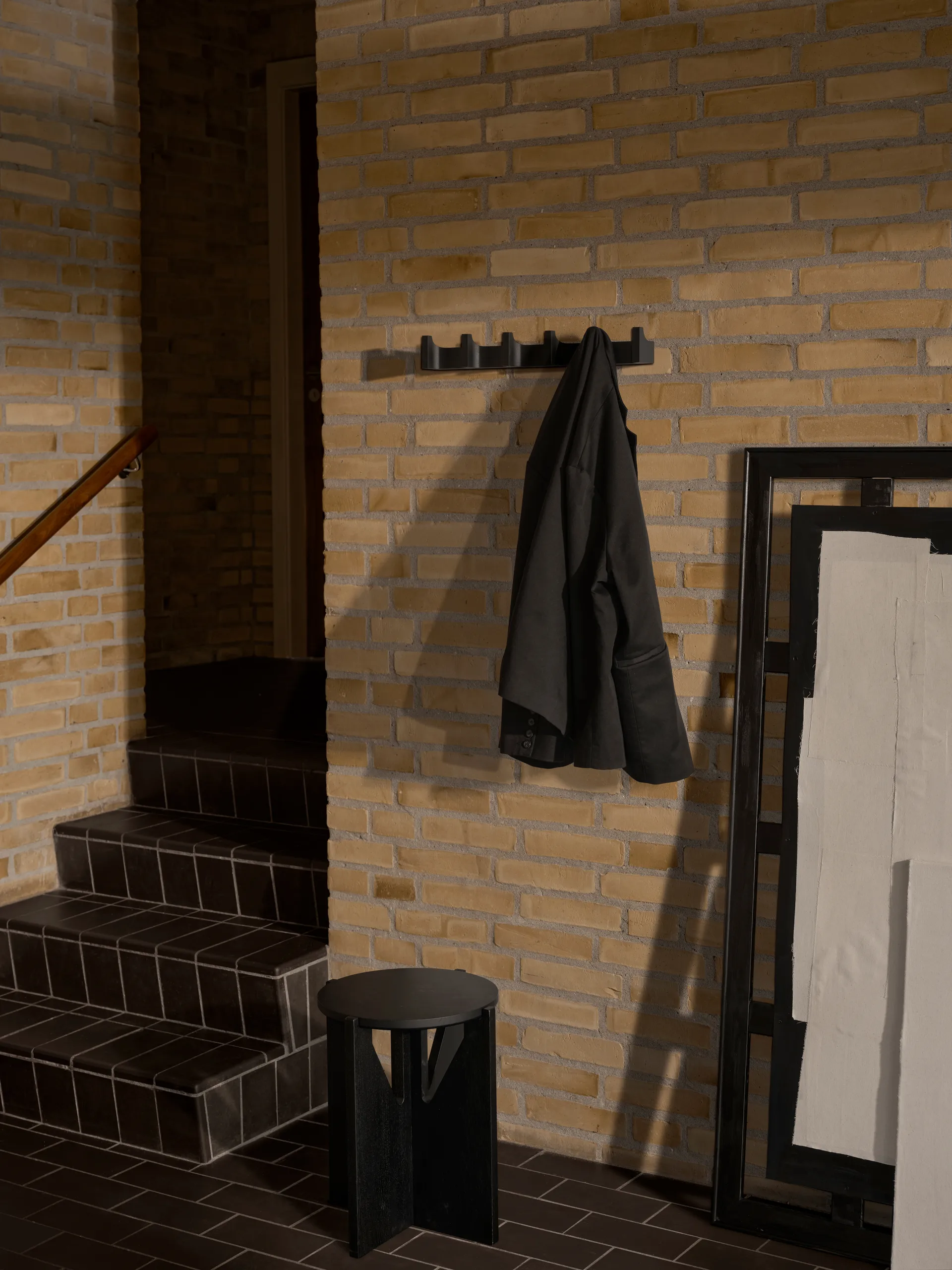 Column Garderobenständer 49 cm, Schwarz lackierte Eiche Kristina Dam Studio