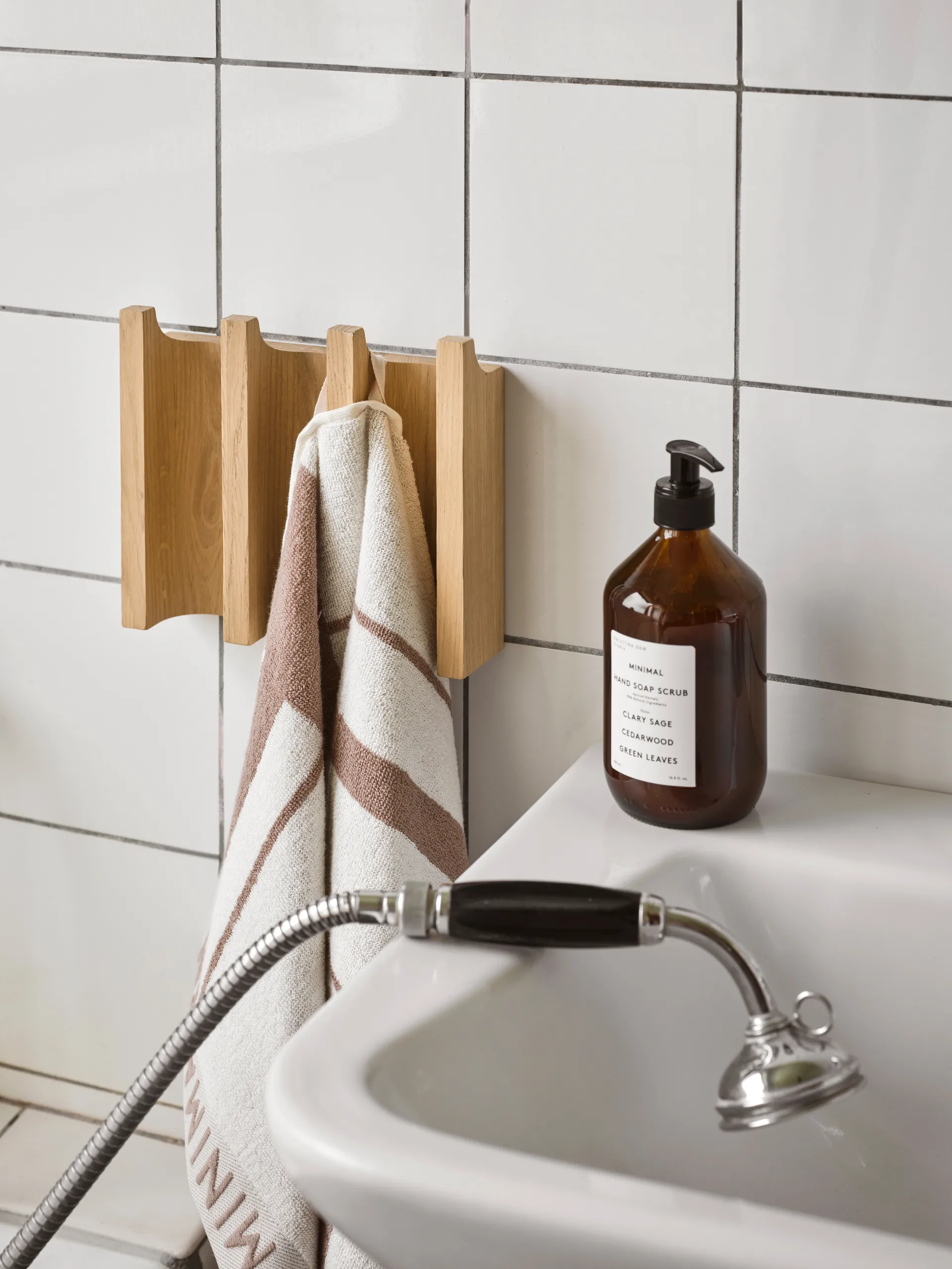 Column Kleiderhaken, Warm geölte Eiche Kristina Dam Studio