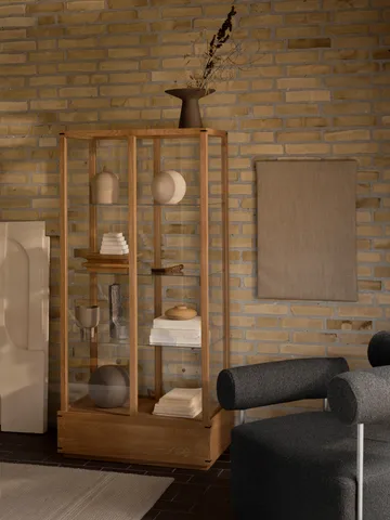 Japanese Vitrinenschrank Large - Warm geölte Eiche - Kristina Dam Studio