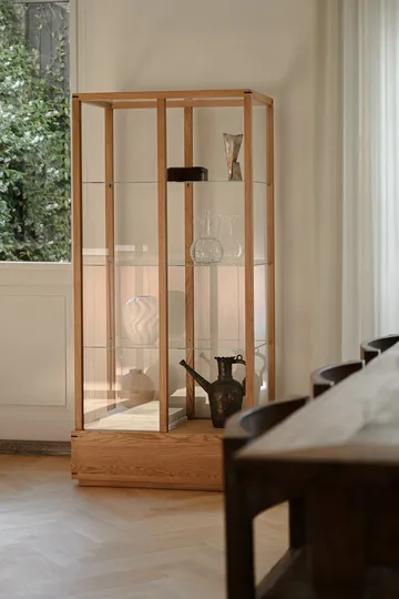 Japanese Vitrinenschrank Large - Warm geölte Eiche - Kristina Dam Studio