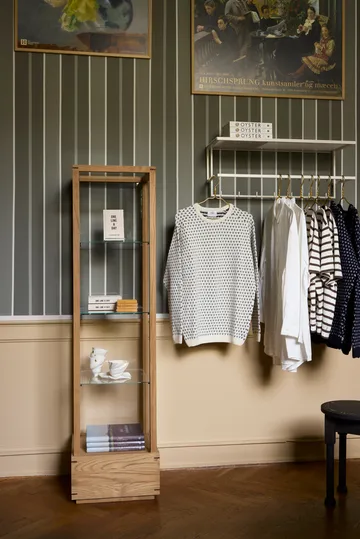 Japanischer Vitrinenschrank Medium - Warm geölte Eiche - Kristina Dam Studio