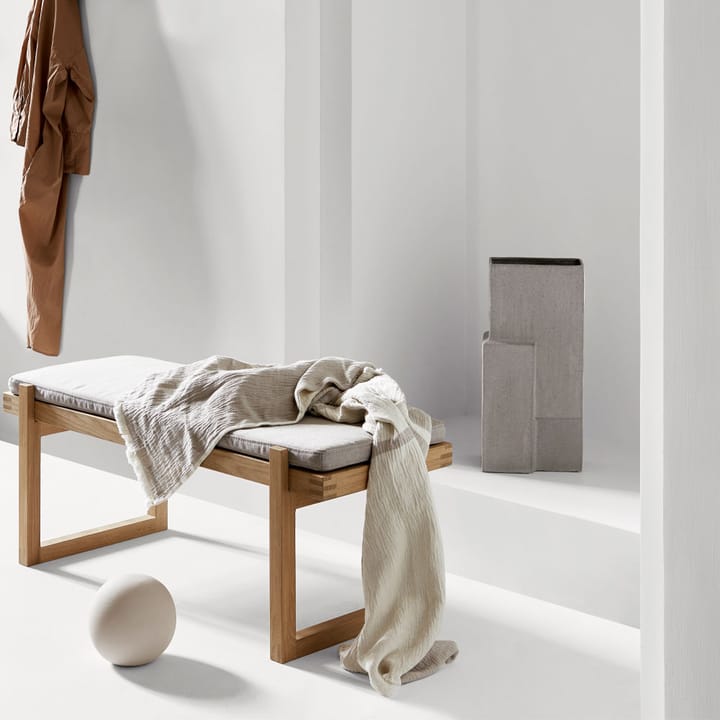 Minimal Bank, Oak Kristina Dam Studio