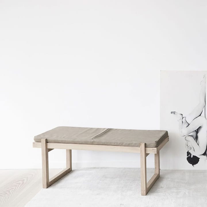 Minimal Bank, Oak Kristina Dam Studio