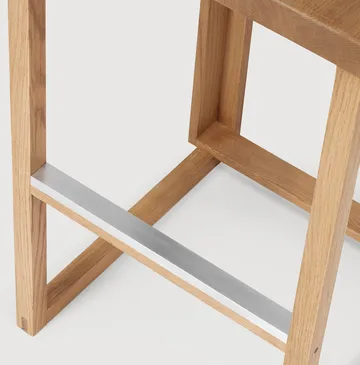 Outline Barhocker 75 cm - Warm lackierte Eiche-gebürsteter Stahl - Kristina Dam Studio