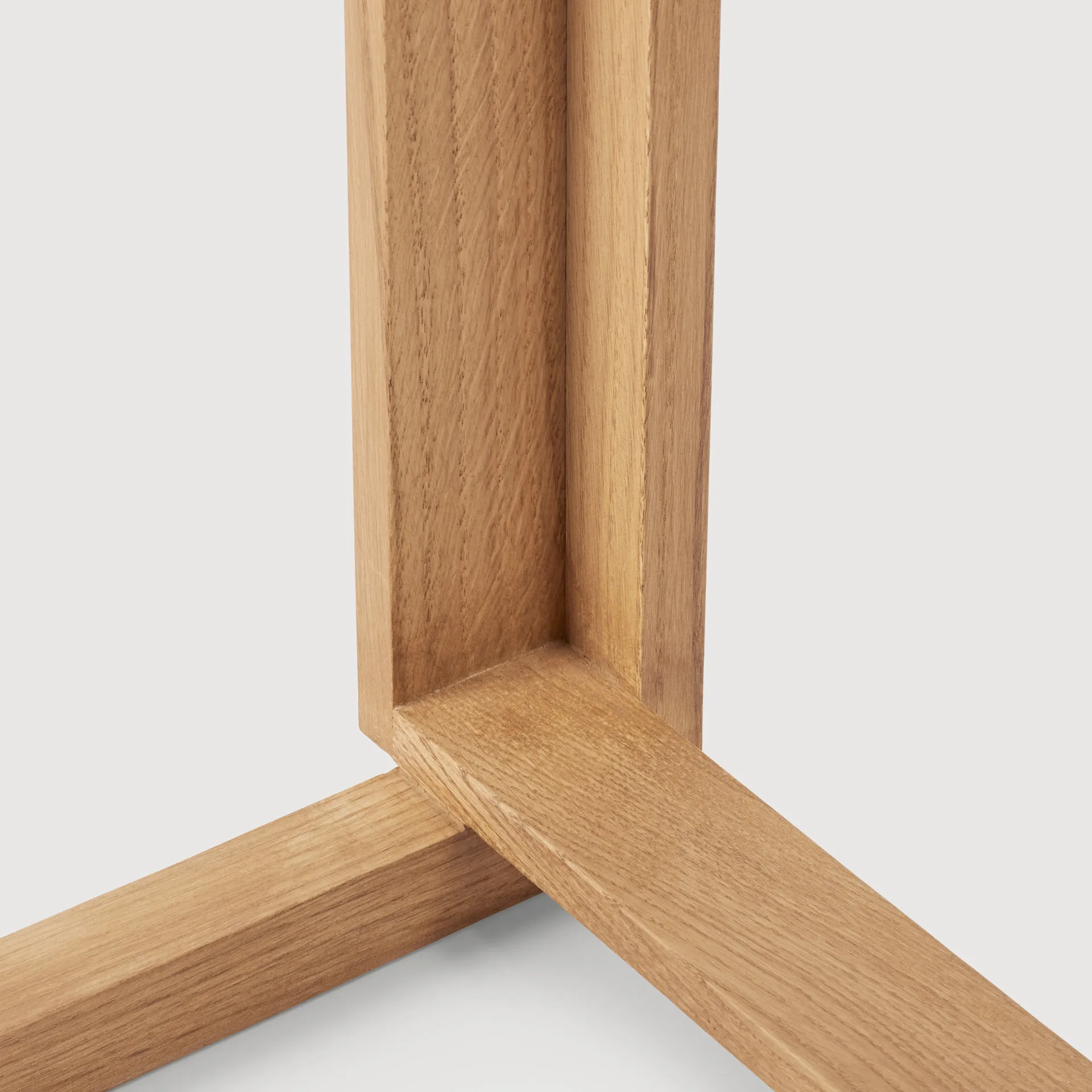 Outline Barhocker 75 cm, Warm lackierte Eiche-gebürsteter Stahl Kristina Dam Studio