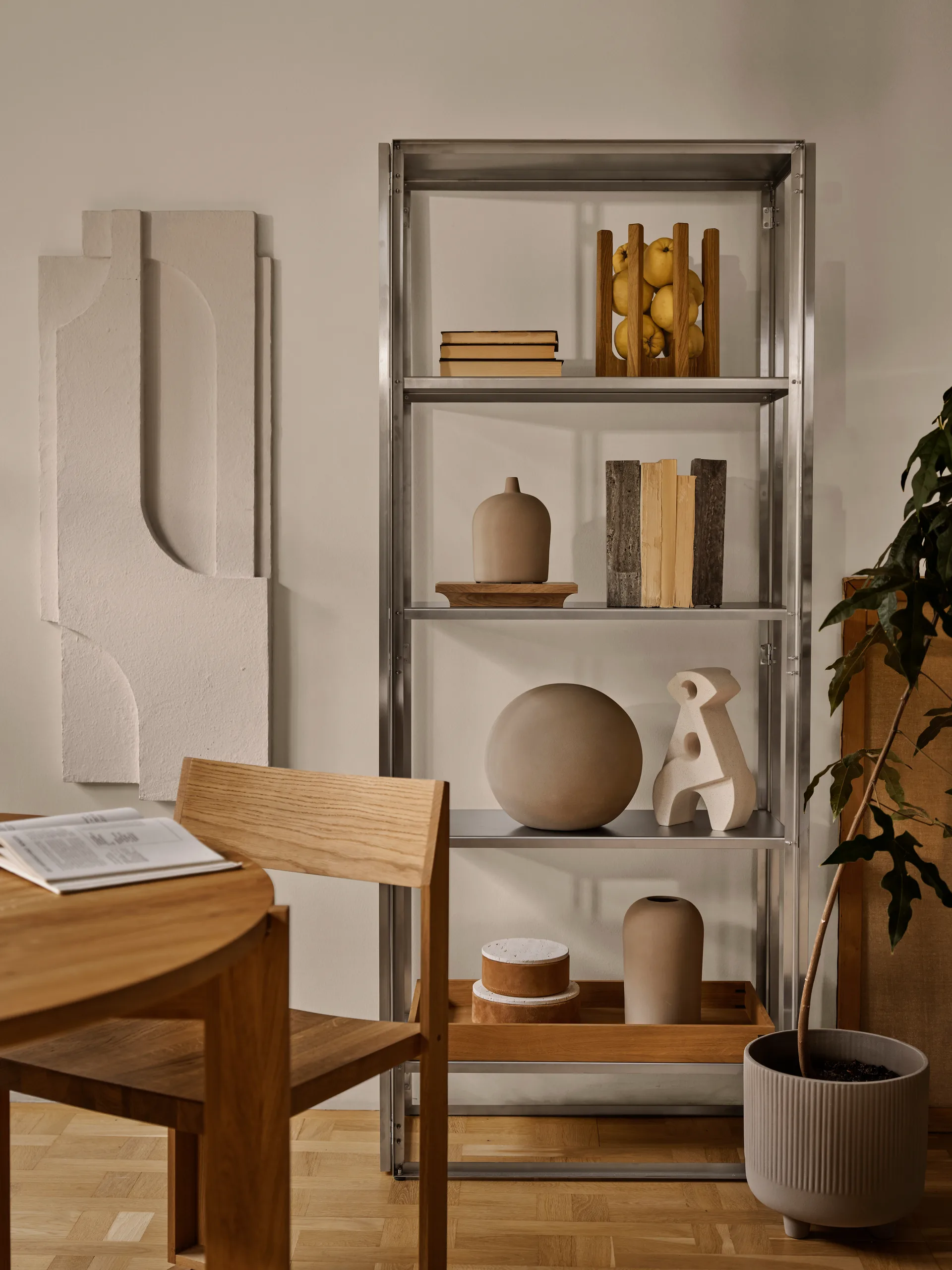 Serif Relief Wanddekoration L, Off white Kristina Dam Studio