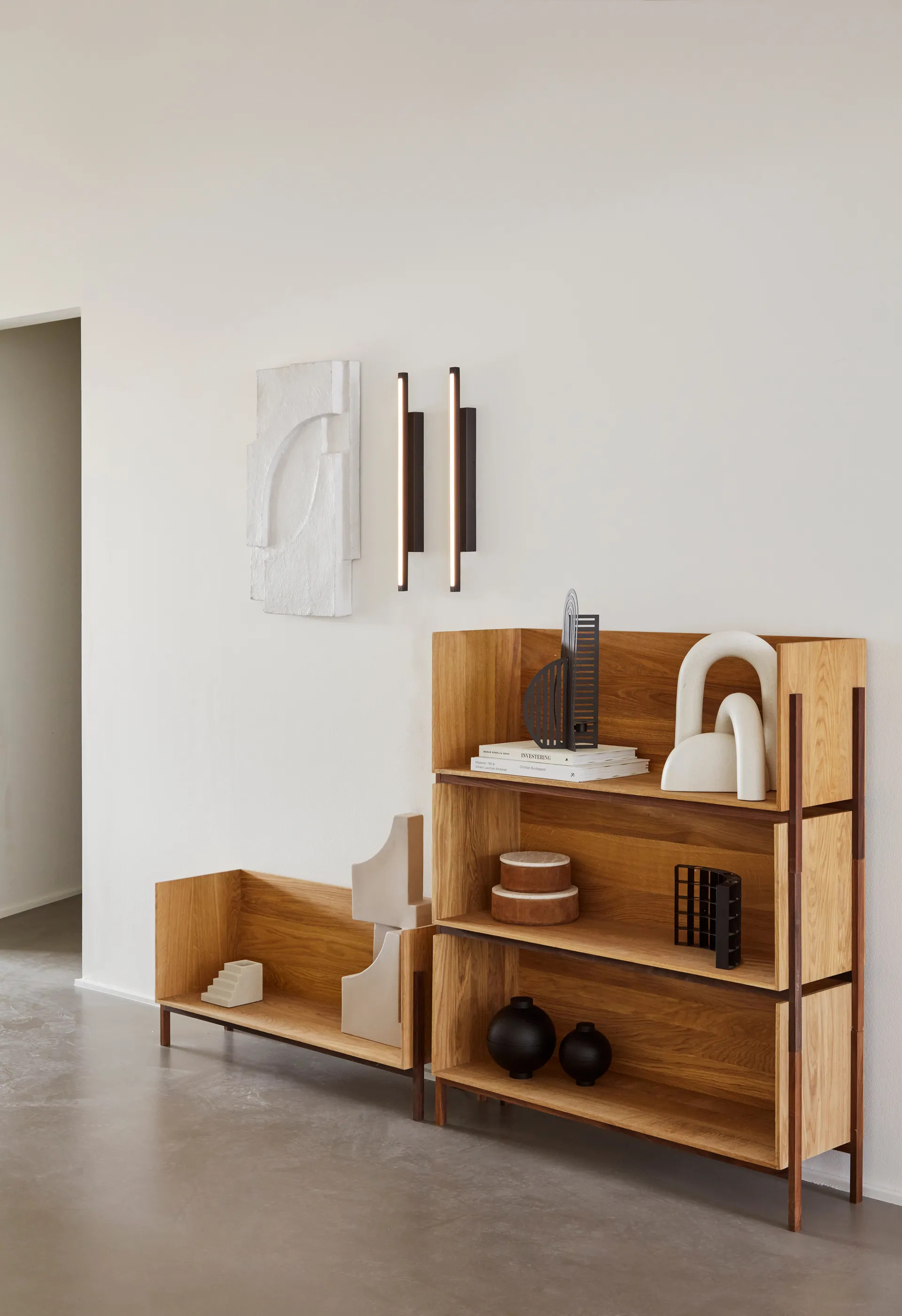 Serif Relief Wanddekoration M, Off white Kristina Dam Studio