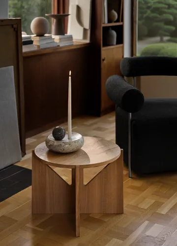 Simple Couchtisch Ø52 cm - Warm lackierte Eiche - Kristina Dam Studio