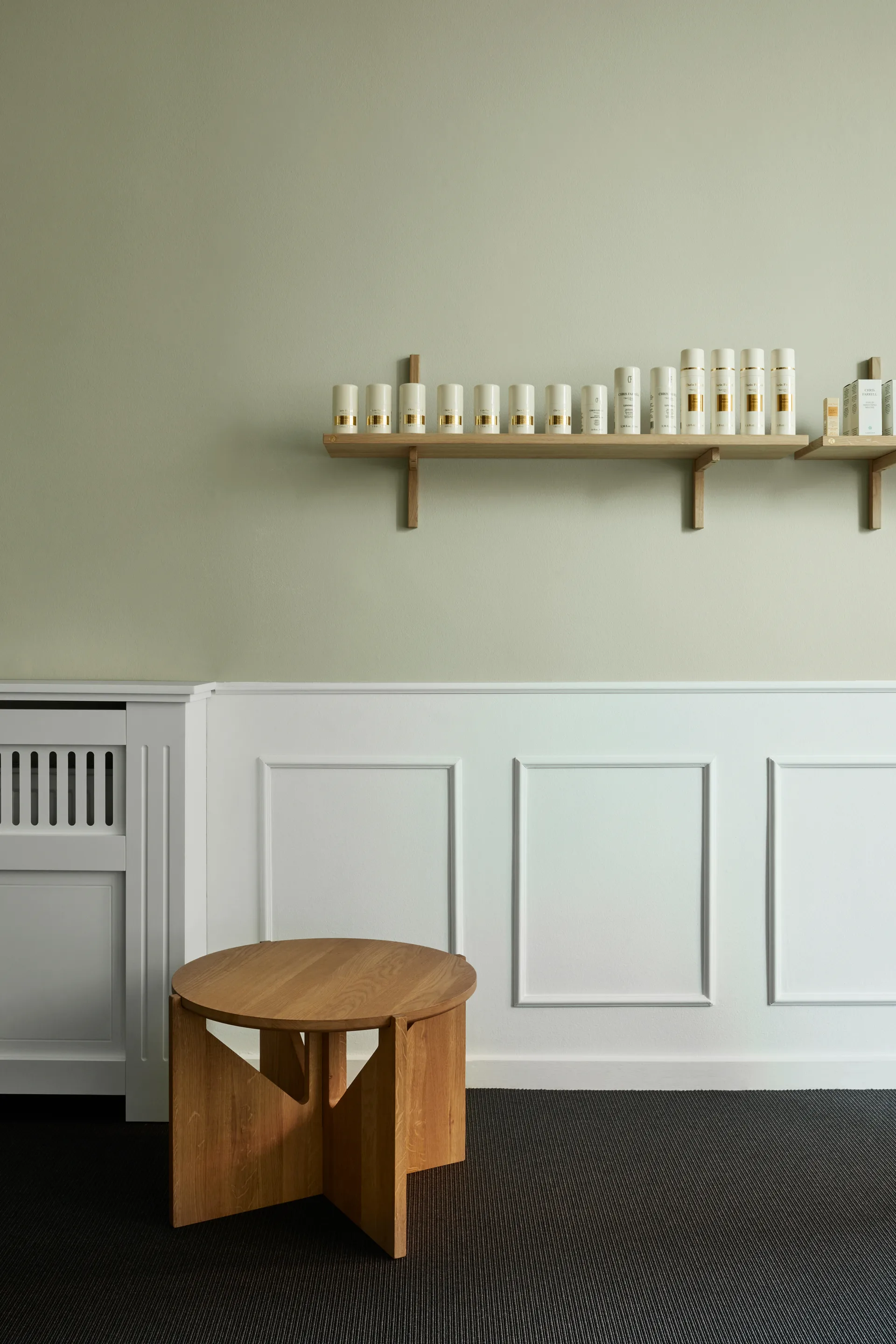 Simple Couchtisch Ø52 cm, Warm lackierte Eiche Kristina Dam Studio