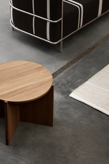 Simple Couchtisch Ø52 cm - Warm lackierte Eiche - Kristina Dam Studio