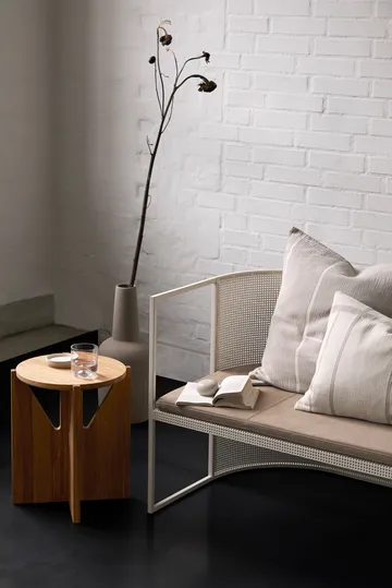 Simple runder Hocker Ø36 cm - Warm lackierte Eiche - Kristina Dam Studio