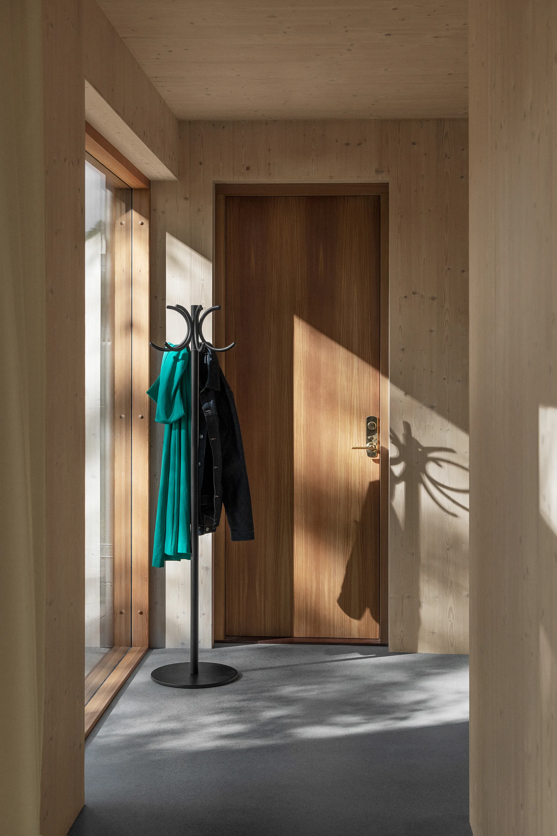 S70-12 Garderobenständer, Black texture Lammhults