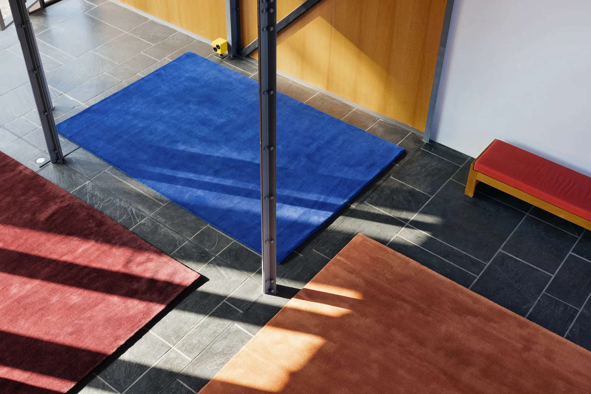 Solid Wool Wollteppich, Blue foncé, 300x400 cm Layered