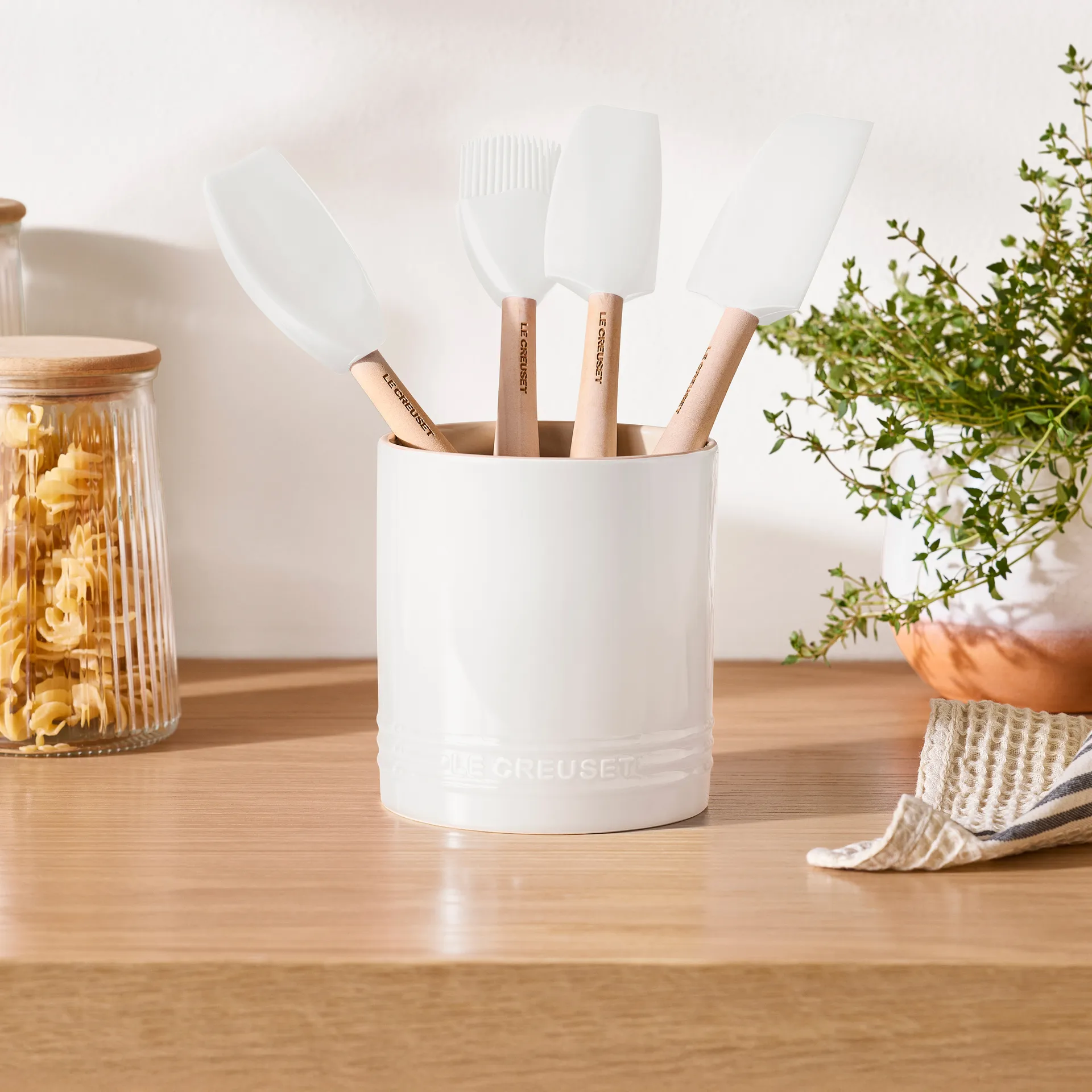 Signature Steingut Besteck- und Küchenutensilienkrug 1,1 L, White Le Creuset