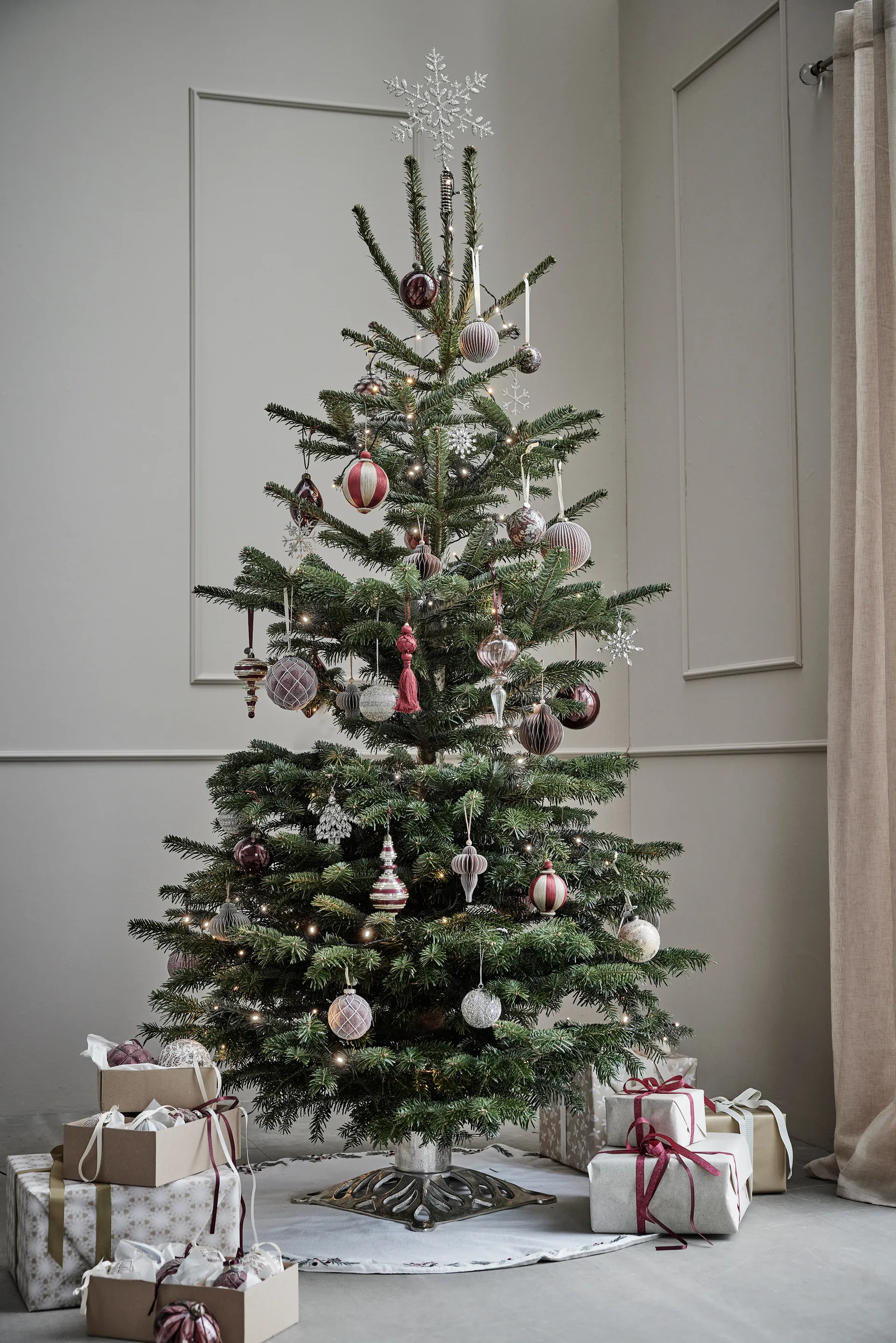 Agnes Weihnachtsbaumkugel Ø10 cm, Dark red-linen Lene Bjerre