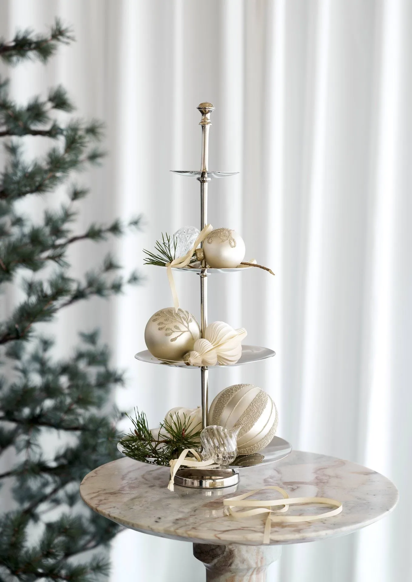 Sigrine Etagere, Silberfarben, 25x25xH53 cm Lene Bjerre