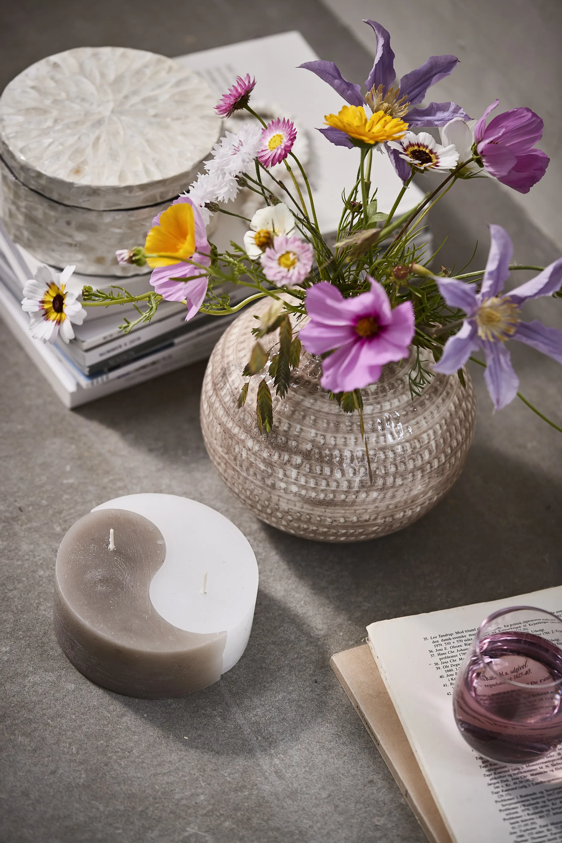 YingYang Blockkerze Ø13cm, Silver grey-white Lene Bjerre