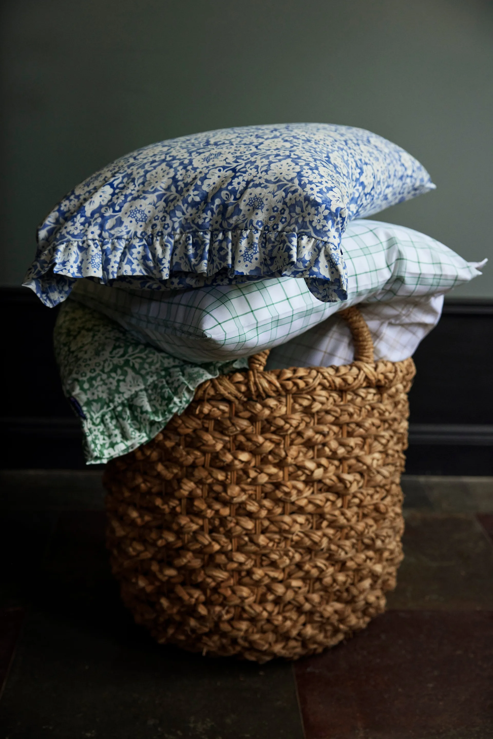 Blue Floral Printed Cotton Sateen Bettwäscheset, 50x60 cm, 220x220 cm Lexington