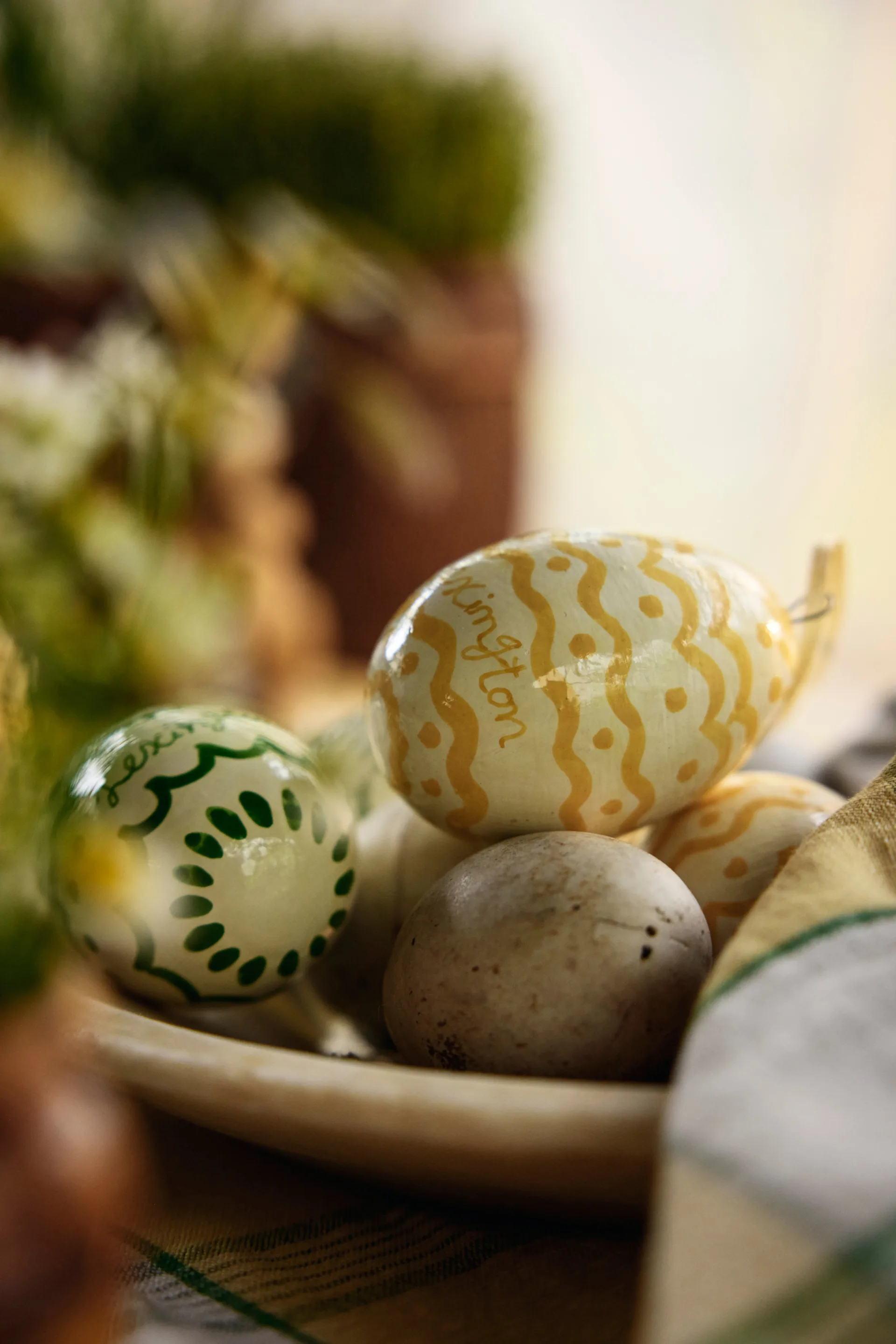 Easter Eggs Papiermaché Osteranhänger 2er-Pack, Green-yellow Lexington