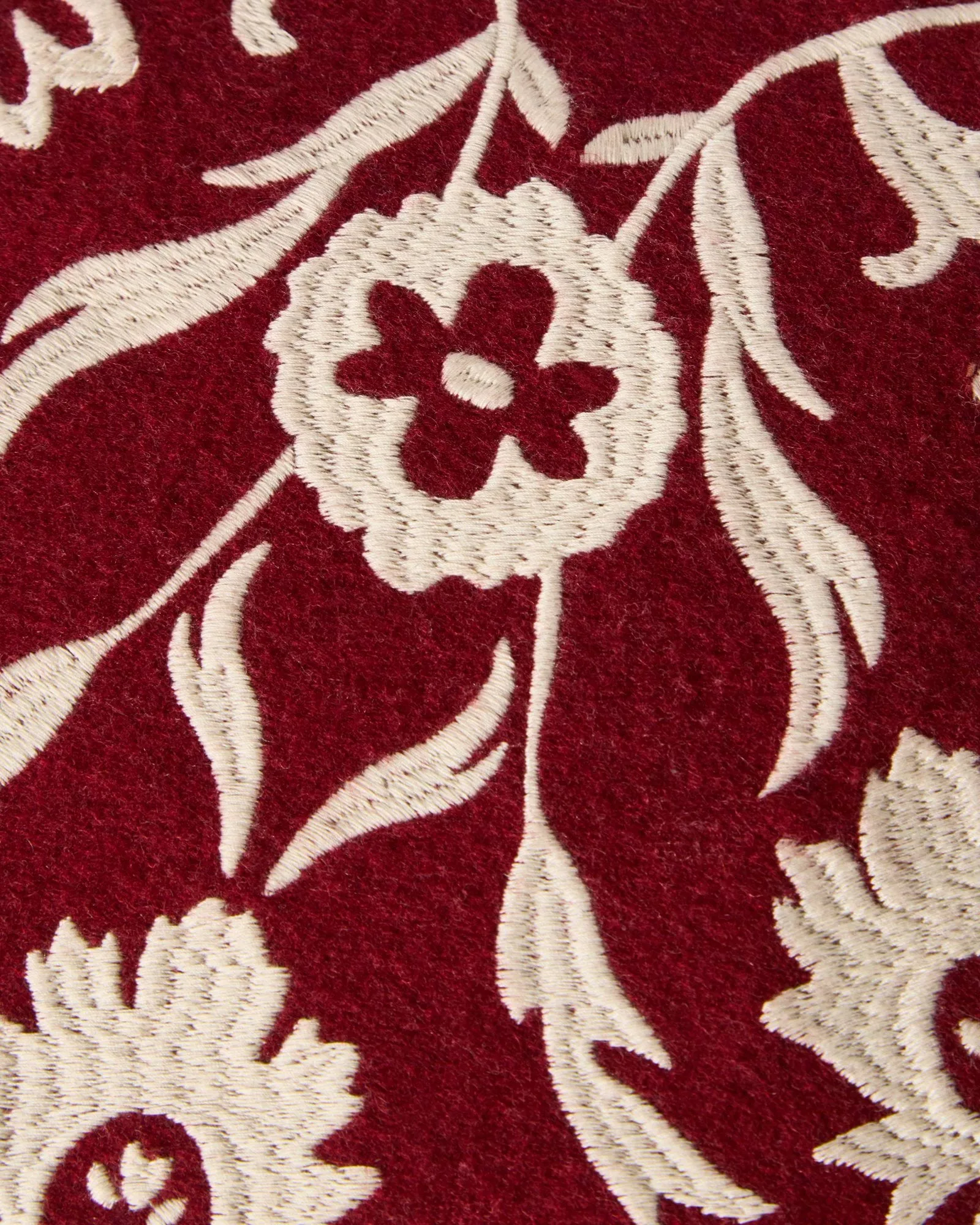 Flower Embroidered Wool Mix Kissenbezug 50 x 50cm, Rot-Hellbeige Lexington