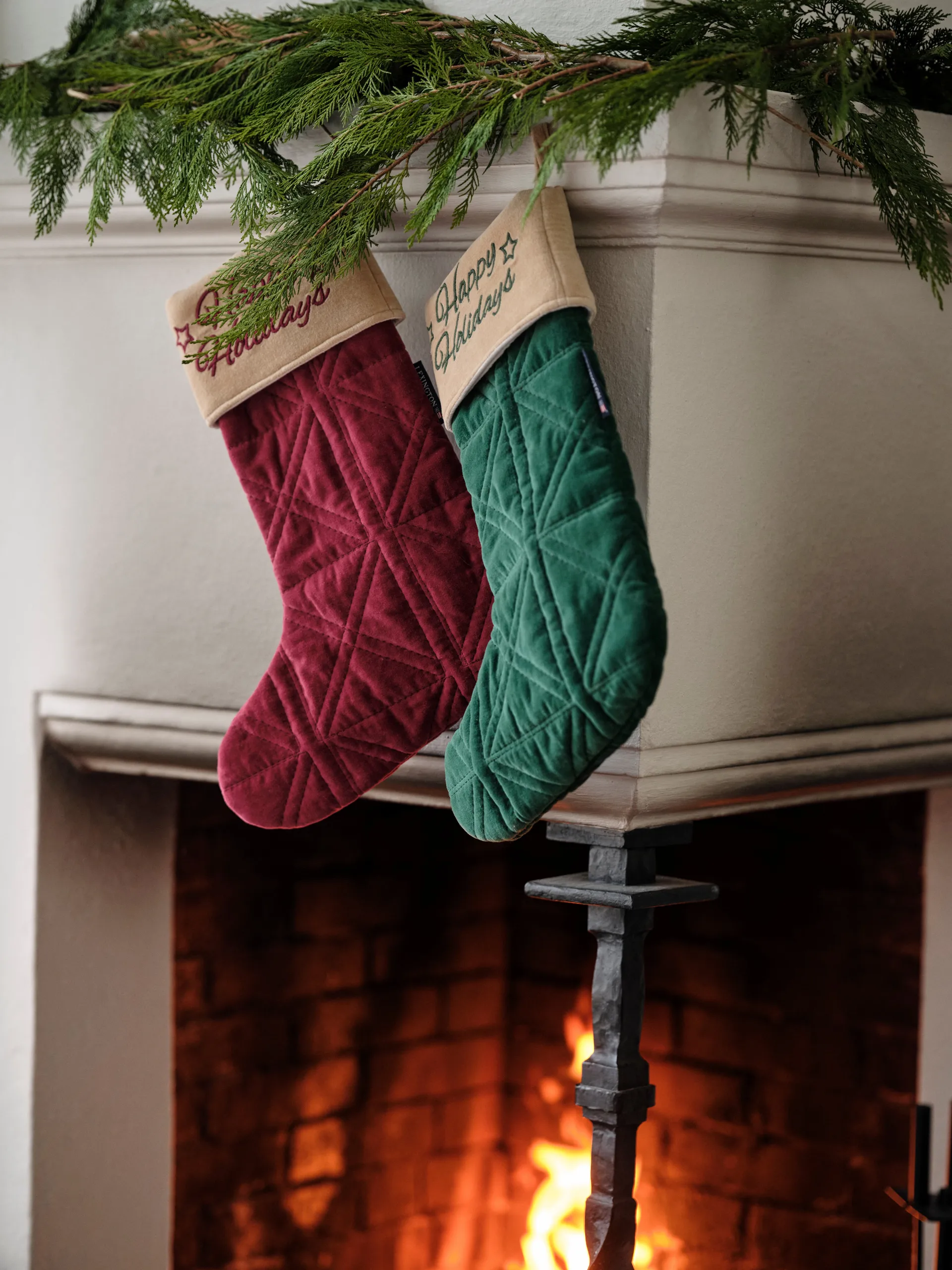 Happy Holidays Velvet Weihnachtsstrumpf, Grün Lexington