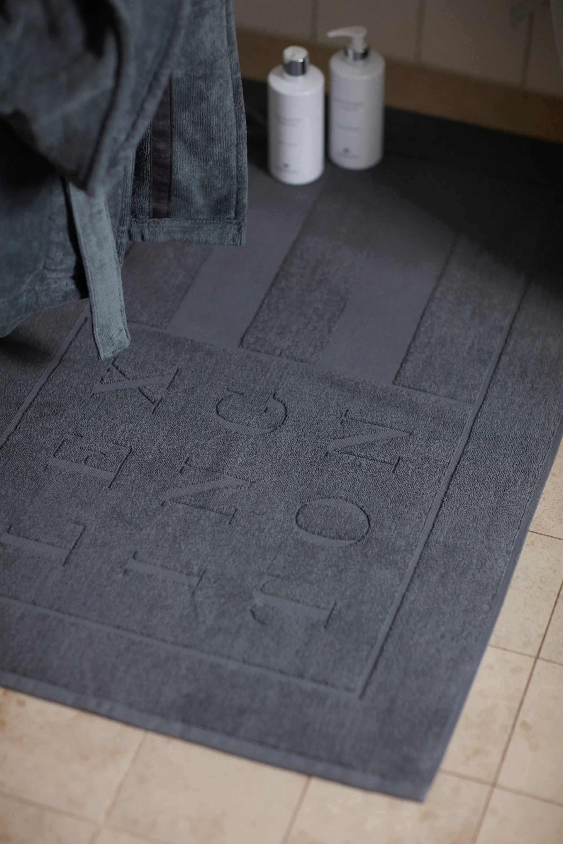 Lexington Hotel Badezimmerteppich 60 x 90cm, Dark gray Lexington