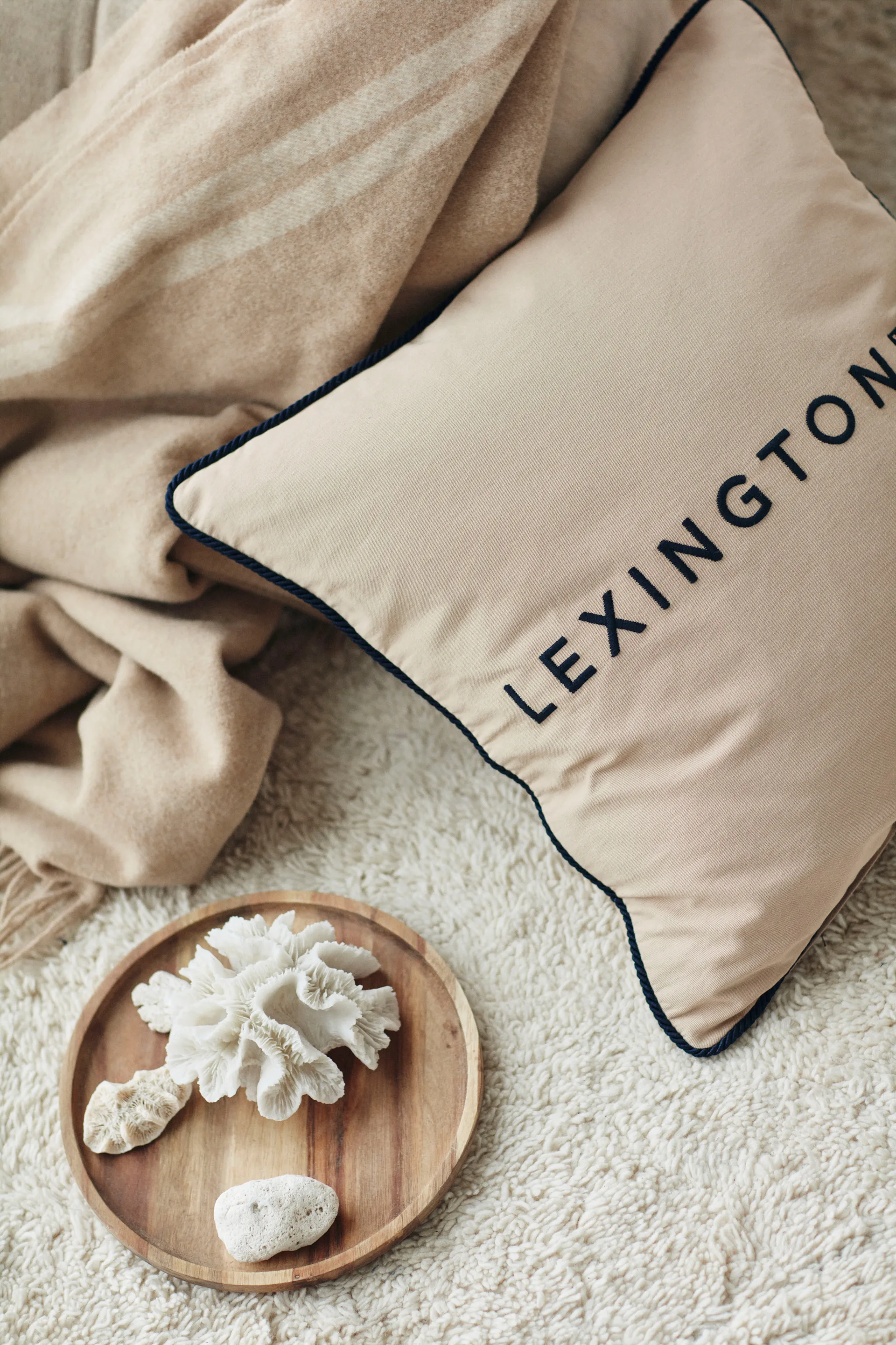 Logo Organic Cotton Twill Kissenbezug 50 x 50cm, Beige-dark blue Lexington