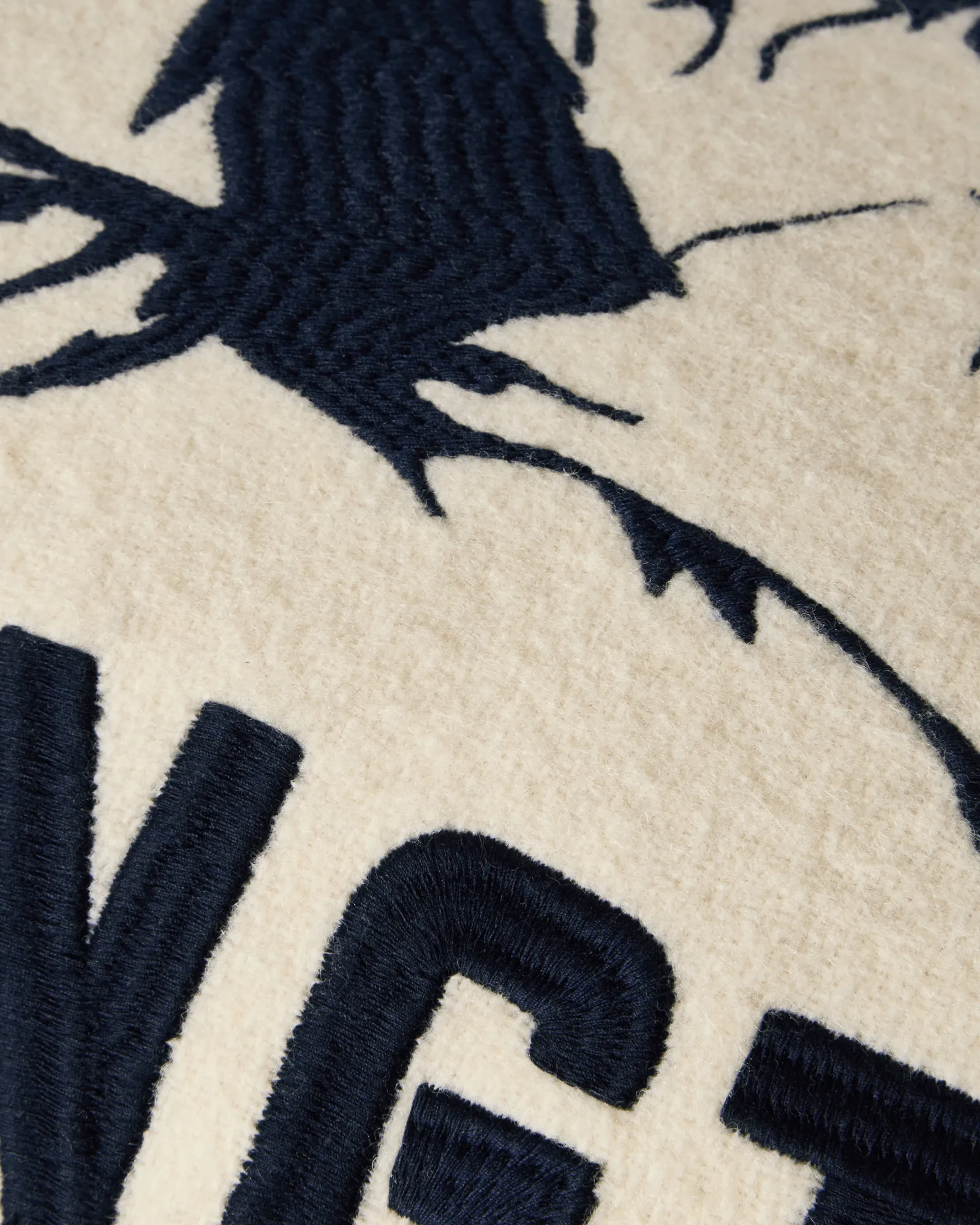 Mountains Logo Wollmix-Dekokissen, White-navy, 50x30 cm Lexington