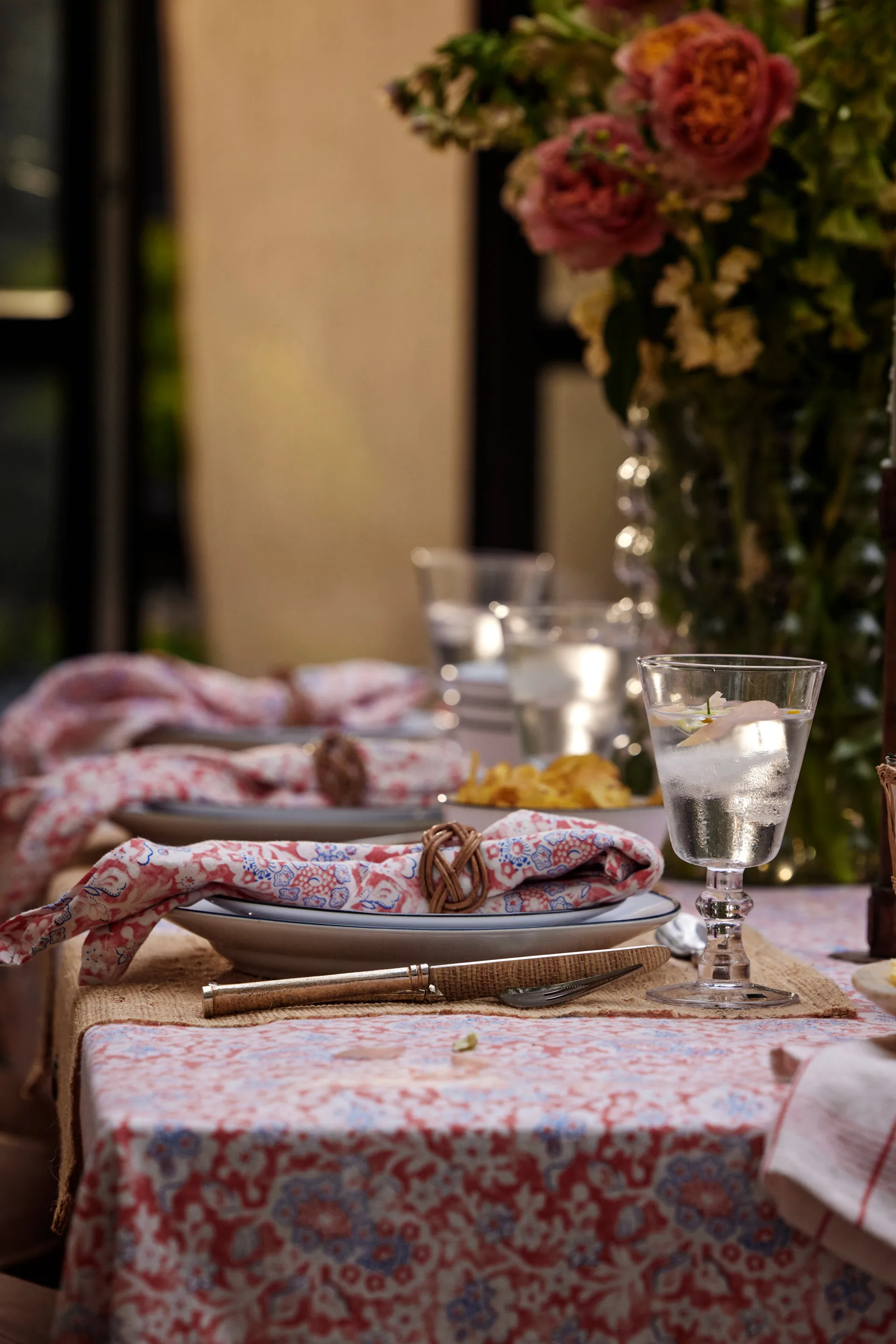 Printed Flowers Recycled Cotton Tischdecke 150x350 cm, Coral Lexington