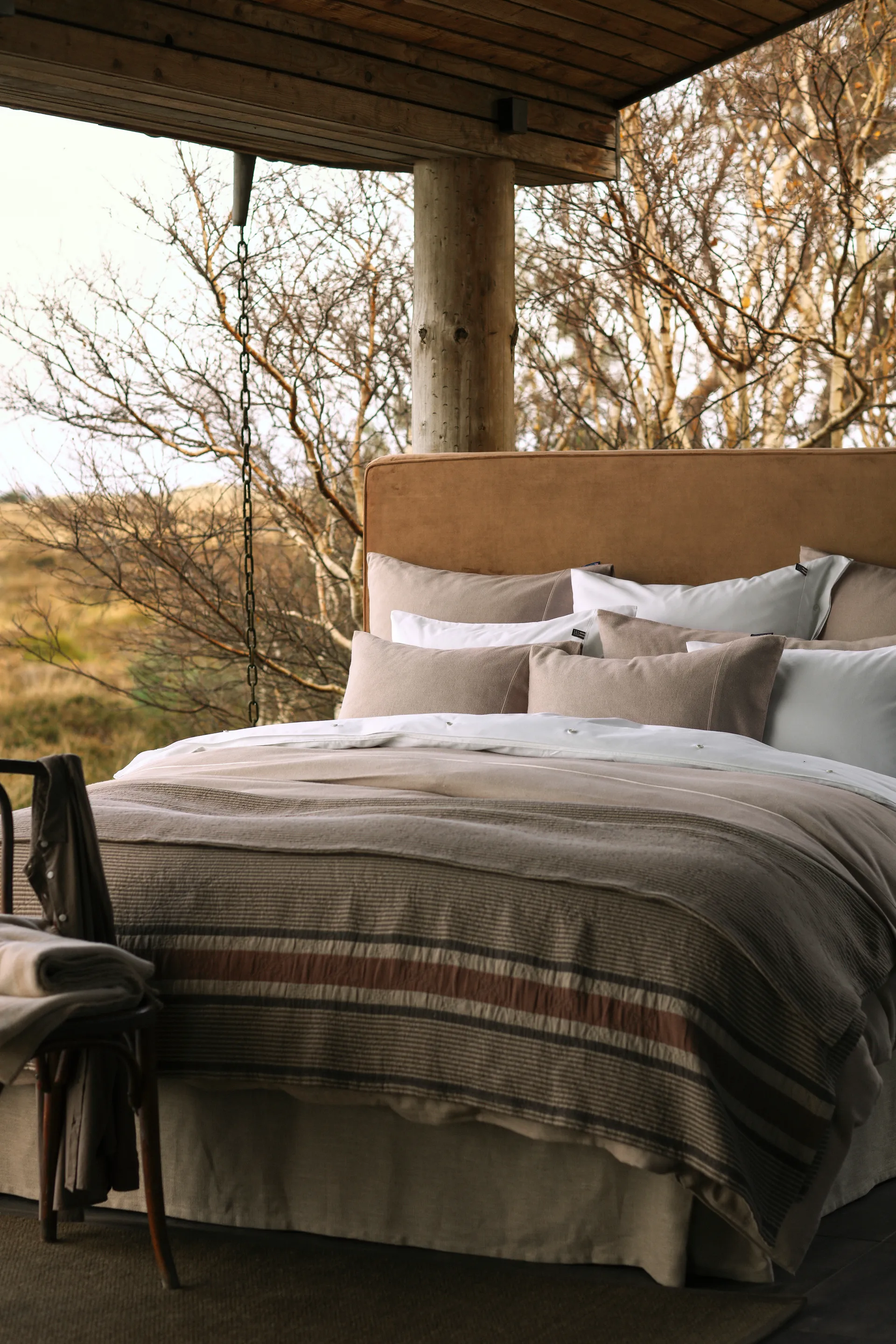 Side Striped Soft Quilted Bettüberwurf 240 x 260cm, Beige Lexington