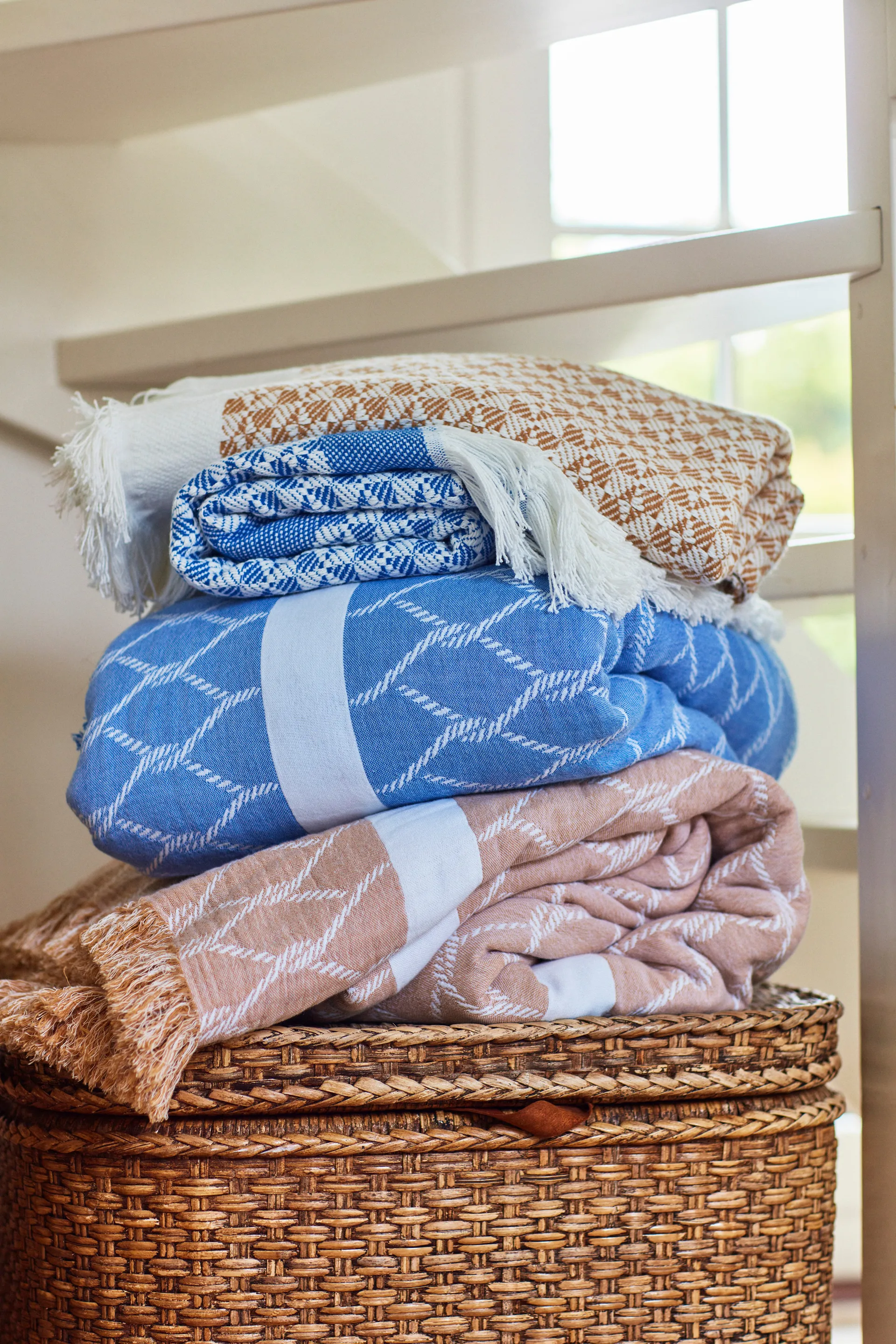 Striped Structured Recycled Baumwolldecke 130 x 170cm, Beige-weiß Lexington