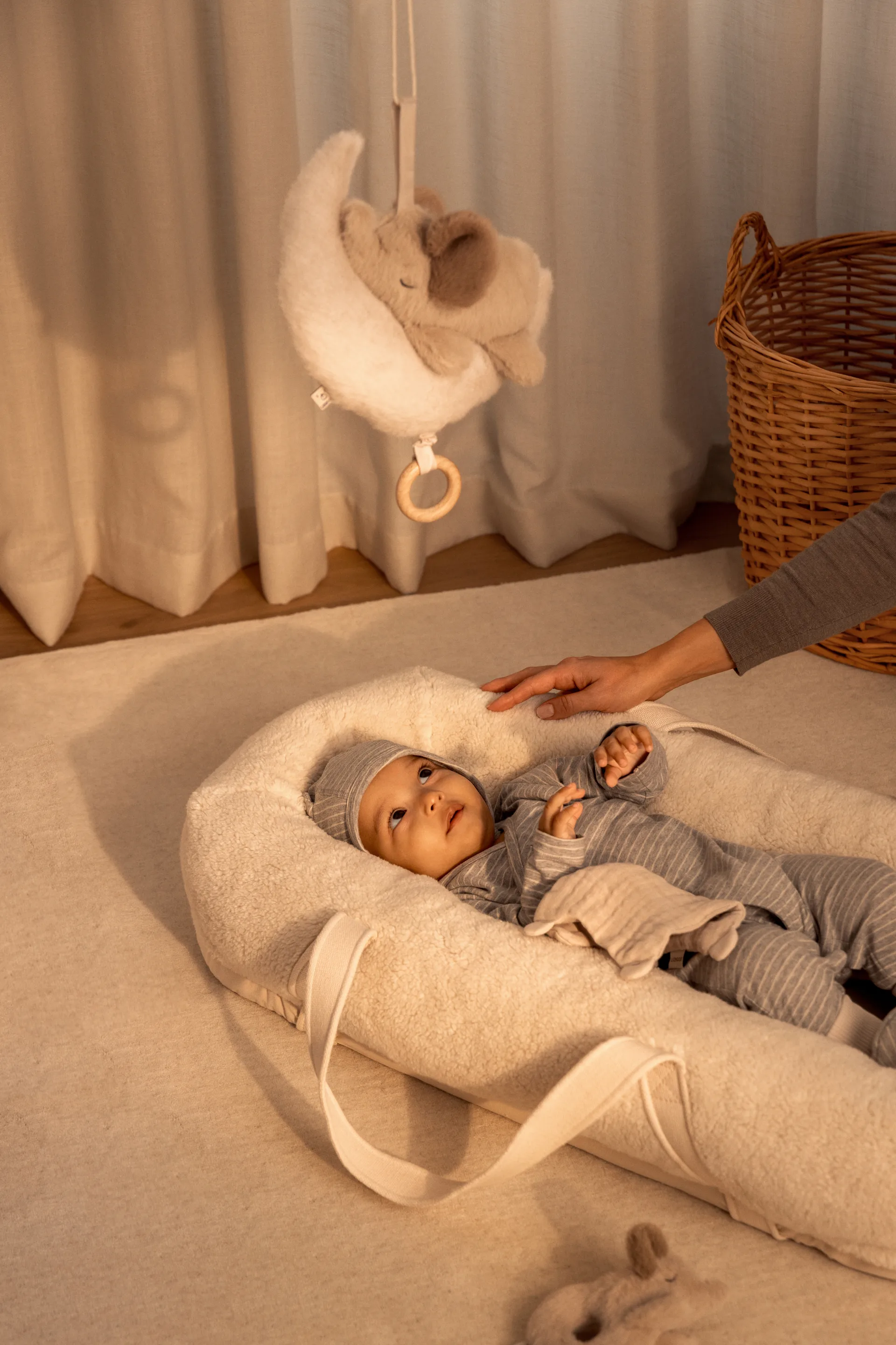 Manyd Baby-Elefant Musikmobile, Mist-Sandy Liewood