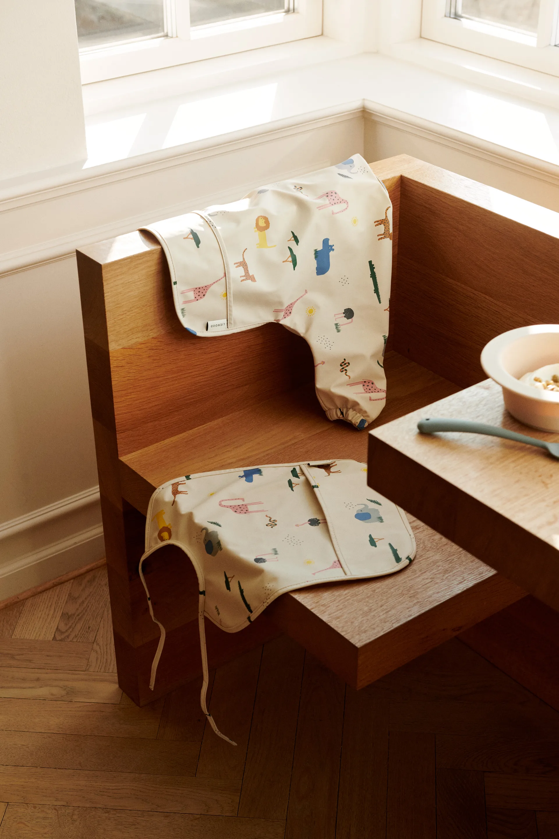 Merle Lätzchen mit Ärmel, Safari sandy mix Liewood