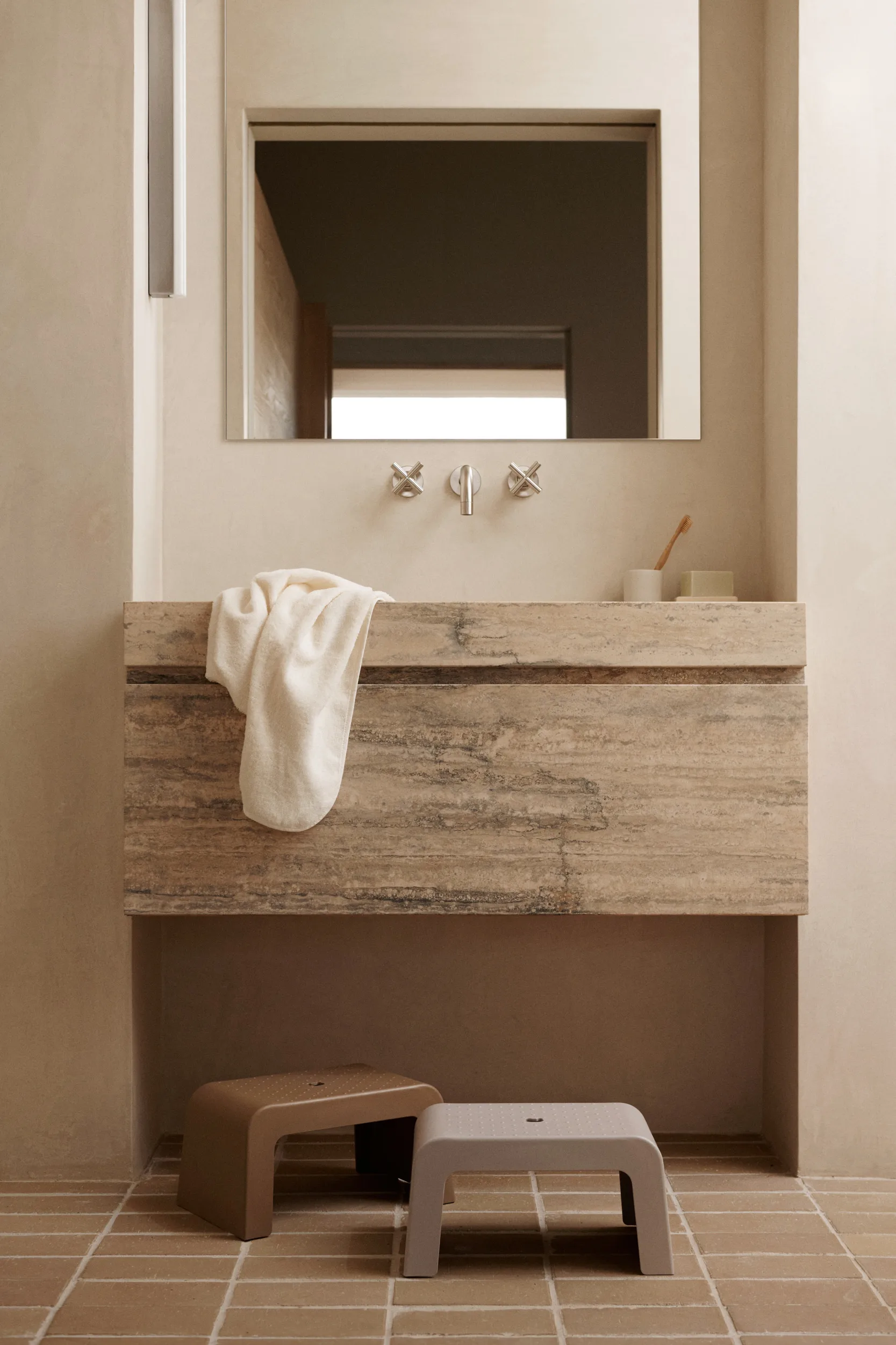 Ulla Hocker, Oat Liewood