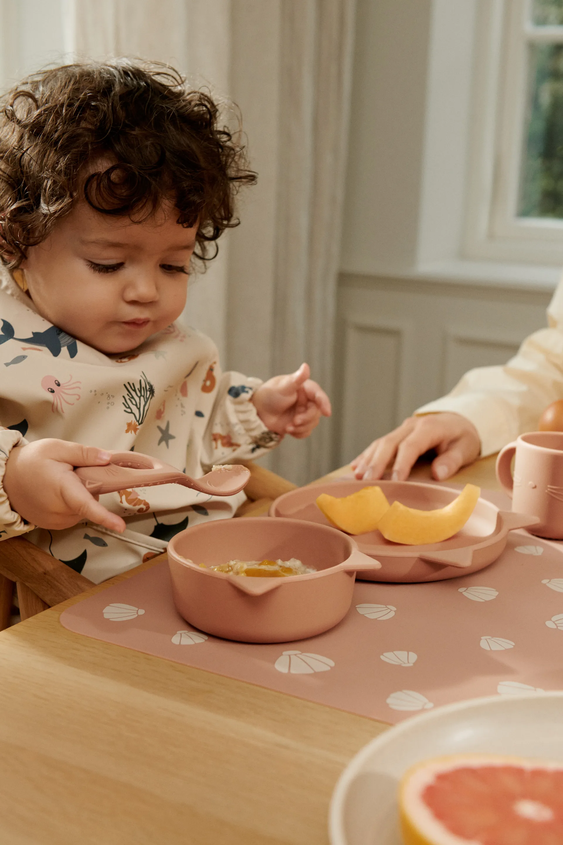 Vivi Geschirrset silikon 4-teilig, Cat dark rose Liewood