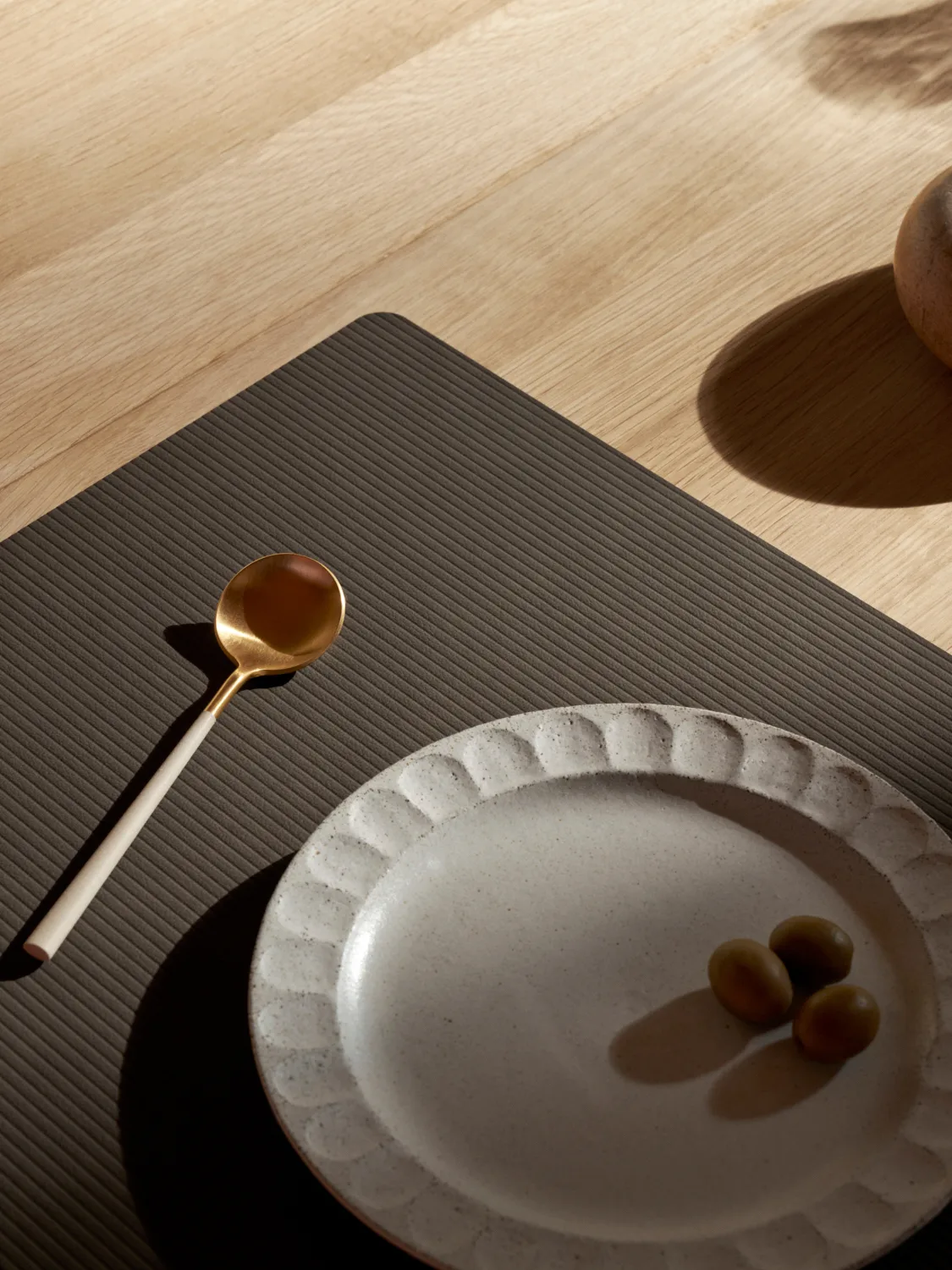 Corduroy Tischset square L, Caviar LIND DNA