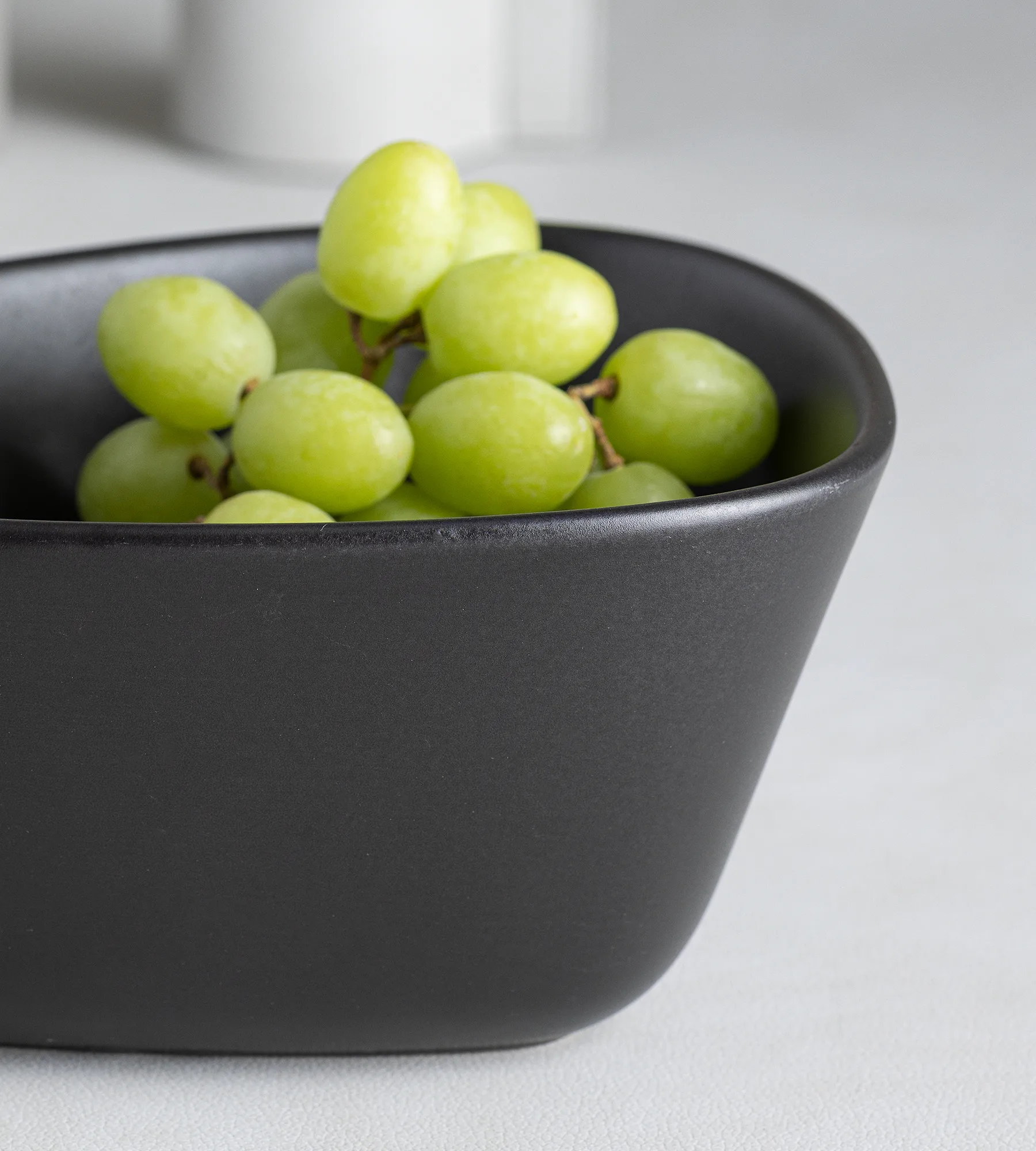Curve Stoneware Schale M 20 x 22cm, Black LIND DNA