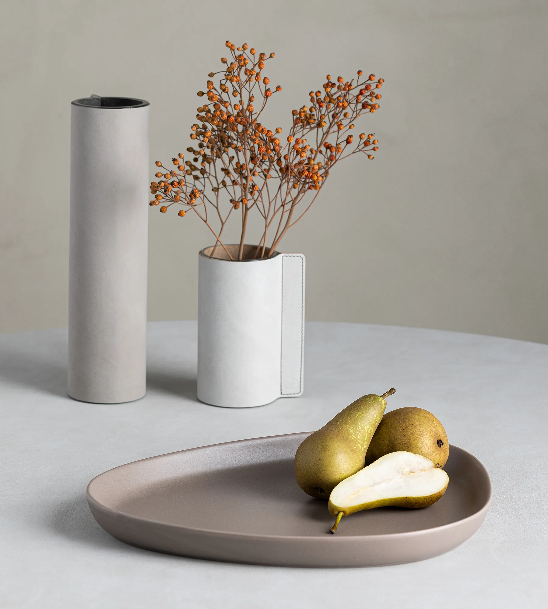 Curve Stoneware Servierteller 30 x 35cm, Warm Grey LIND DNA