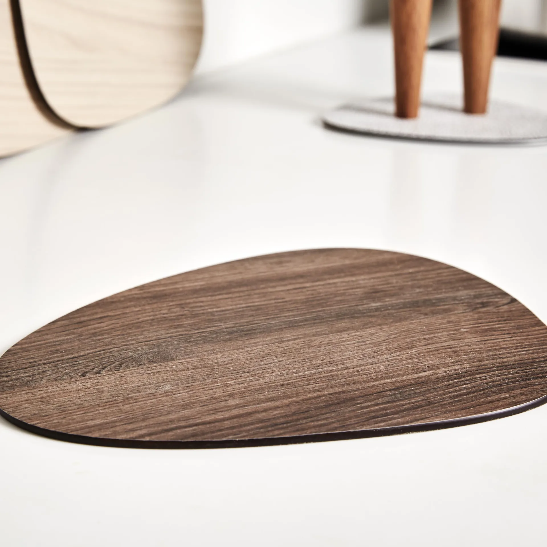 Cut & Serve curve Schneidebrett S, Walnuss LIND DNA