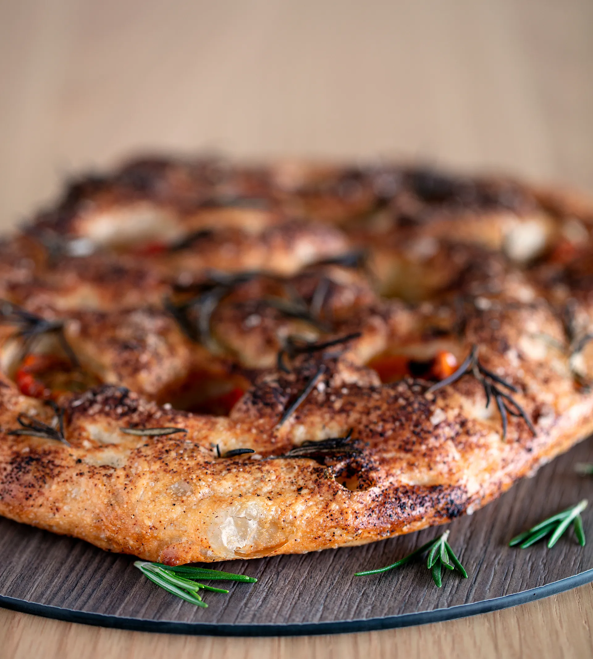 Cut & Serve rundes Schneidebrett M, Walnuss LIND DNA