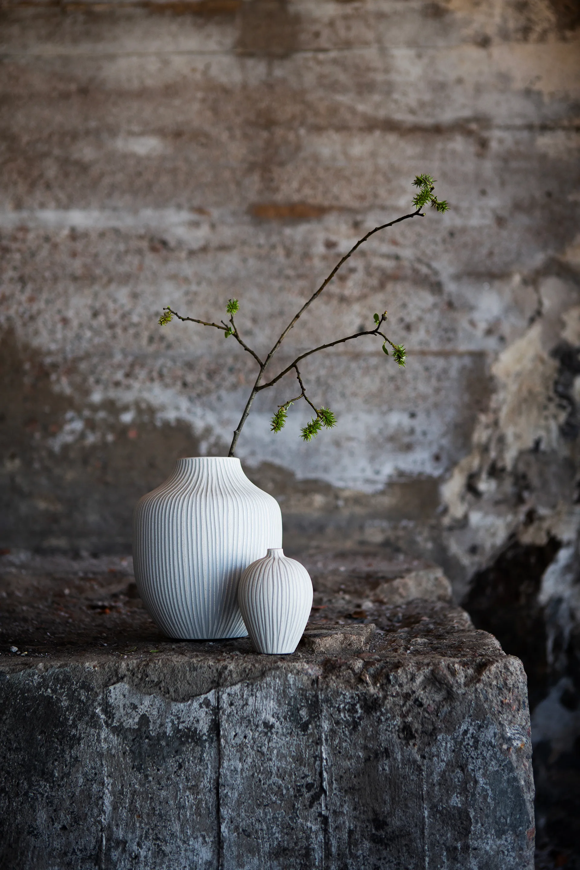 Ebba Vase medium, Sand white stone stripe Lindform