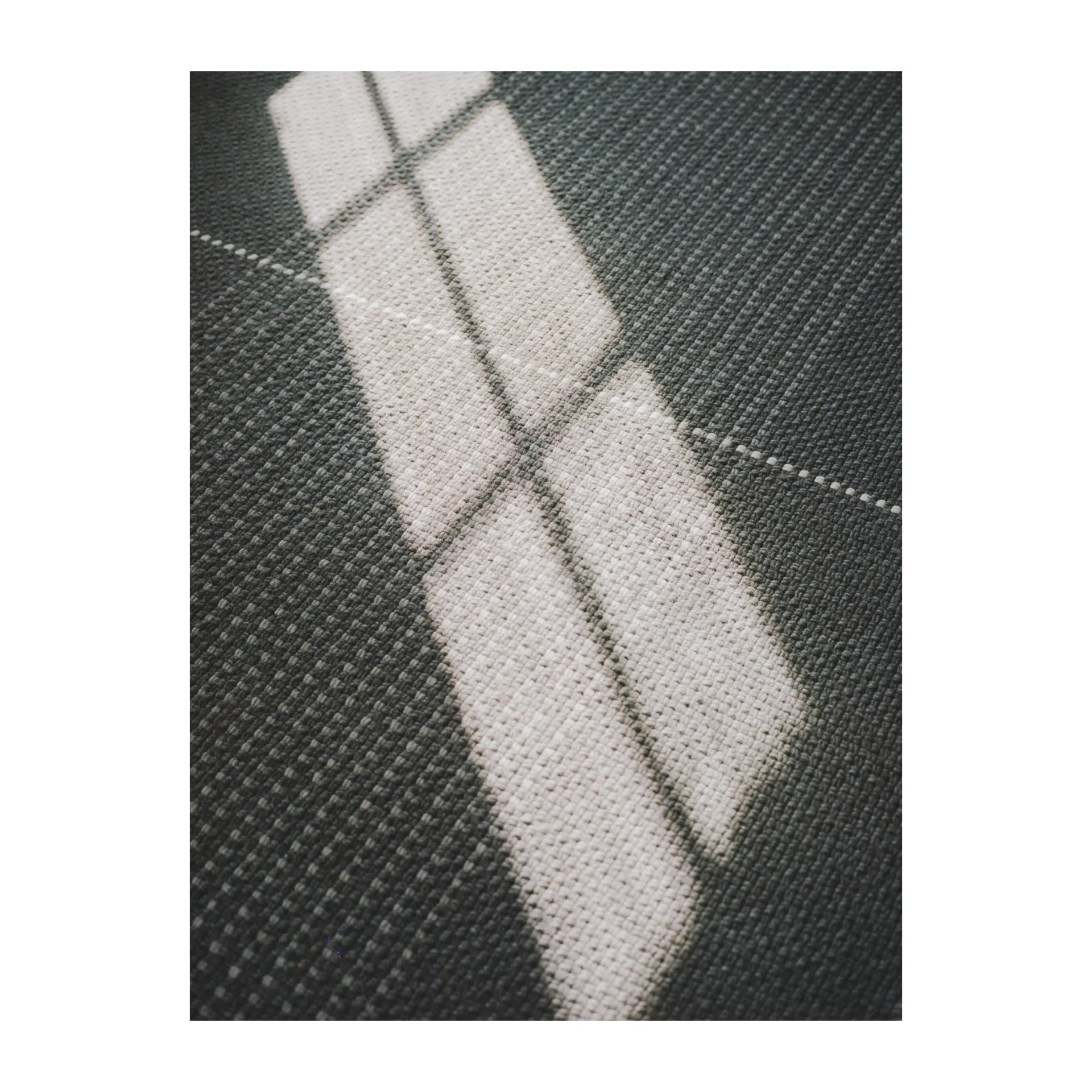 Awakened Mind Wollteppich 200 x 300cm, Charcoal Linie Design