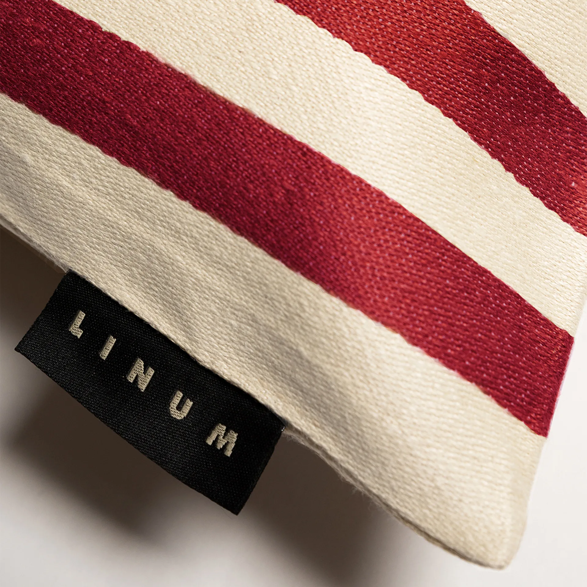 Amalfi Kissenbezug 35 x 50cm, Hell weinrot Linum