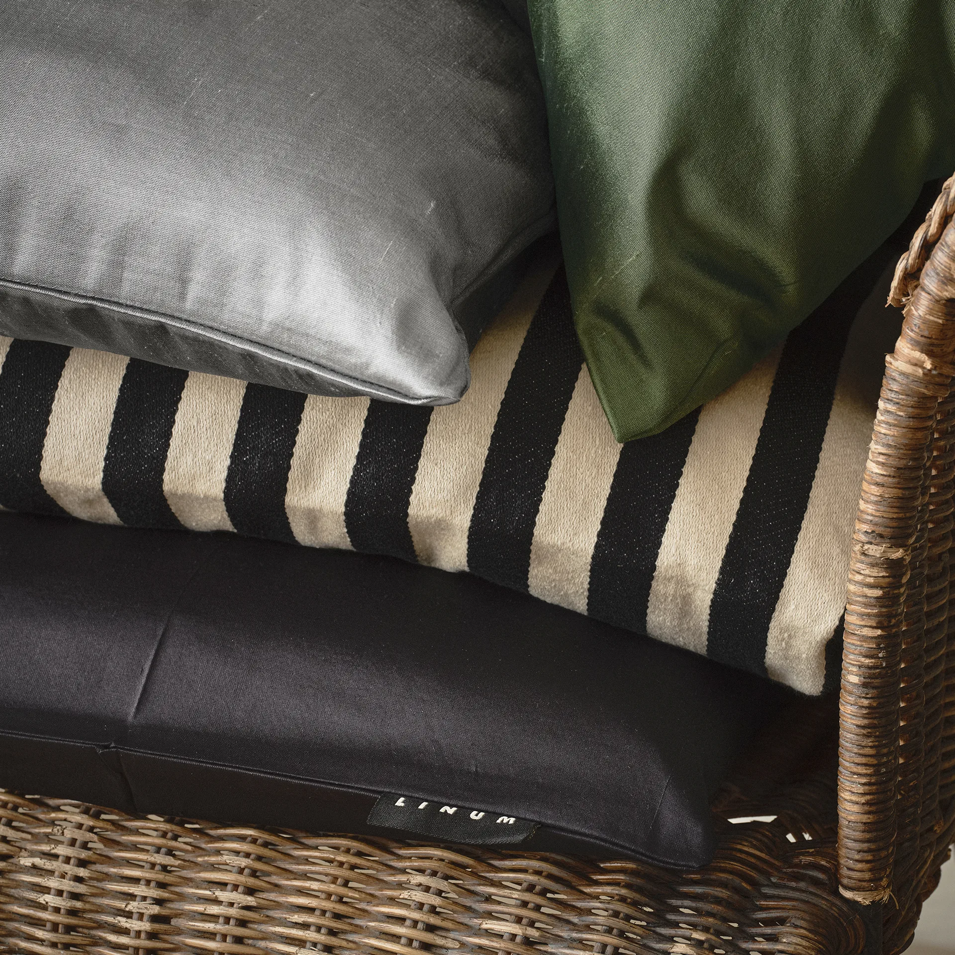 Amalfi Kissenbezug 35 x 50cm, Tiefes Smaragdgrün Linum