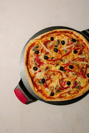 Pizzastein mit Silikongriffen - Ø38 cm - Lodge