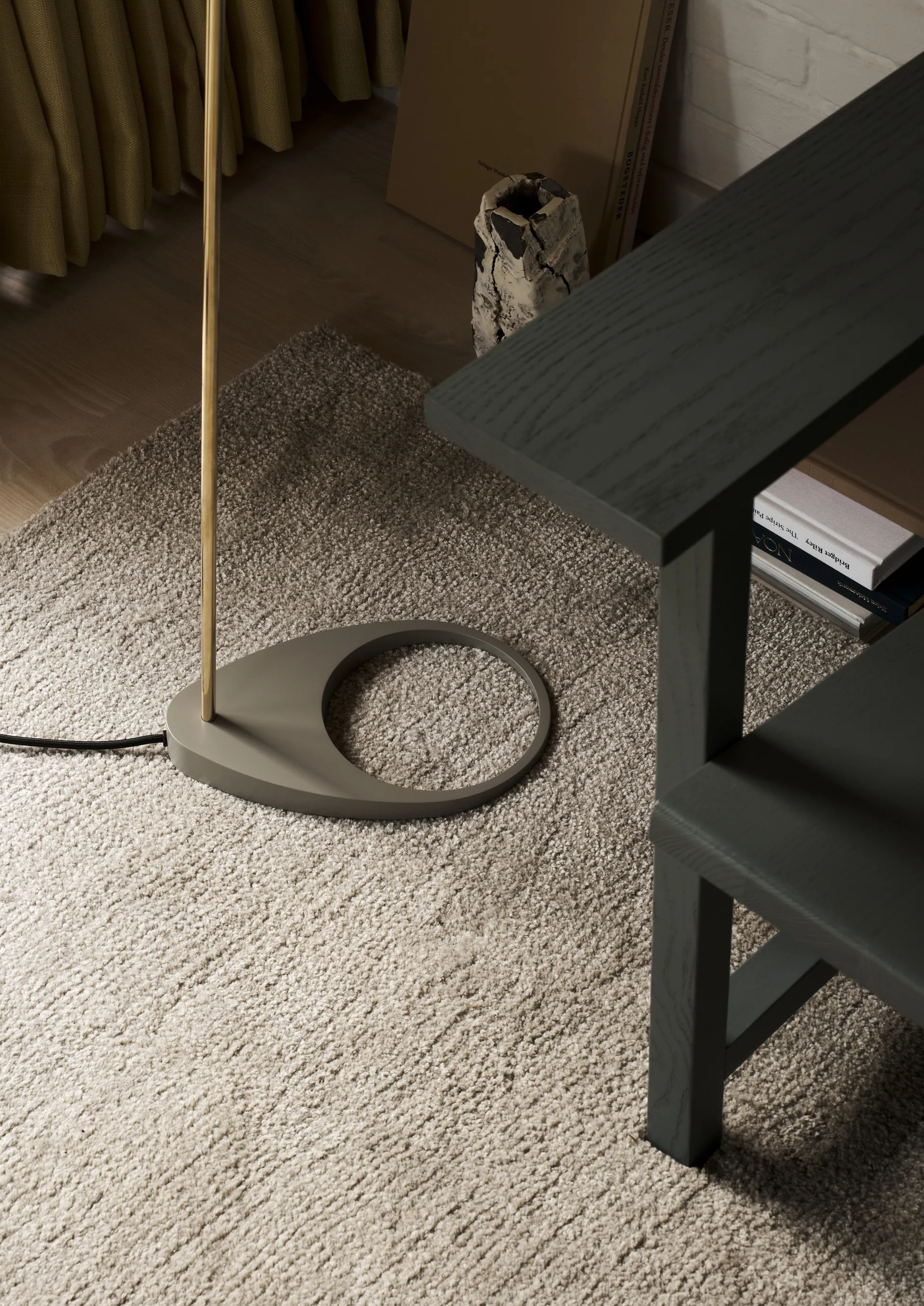 AJ Stehleuchte, Brass-warm grey Louis Poulsen